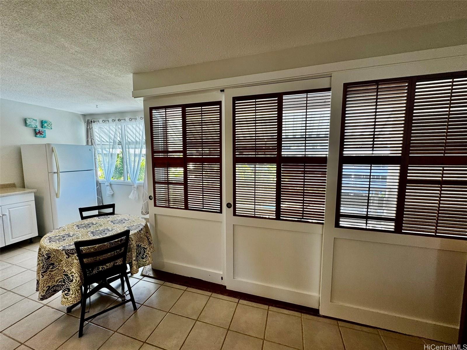 1330 Wilder Ave Honolulu - Rental - photo 4 of 17