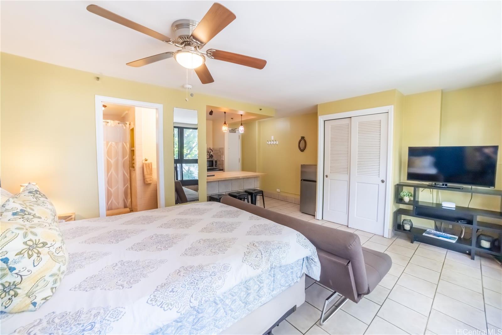 Waikiki Grand Hotel condo # 219, Honolulu, Hawaii - photo 5 of 16