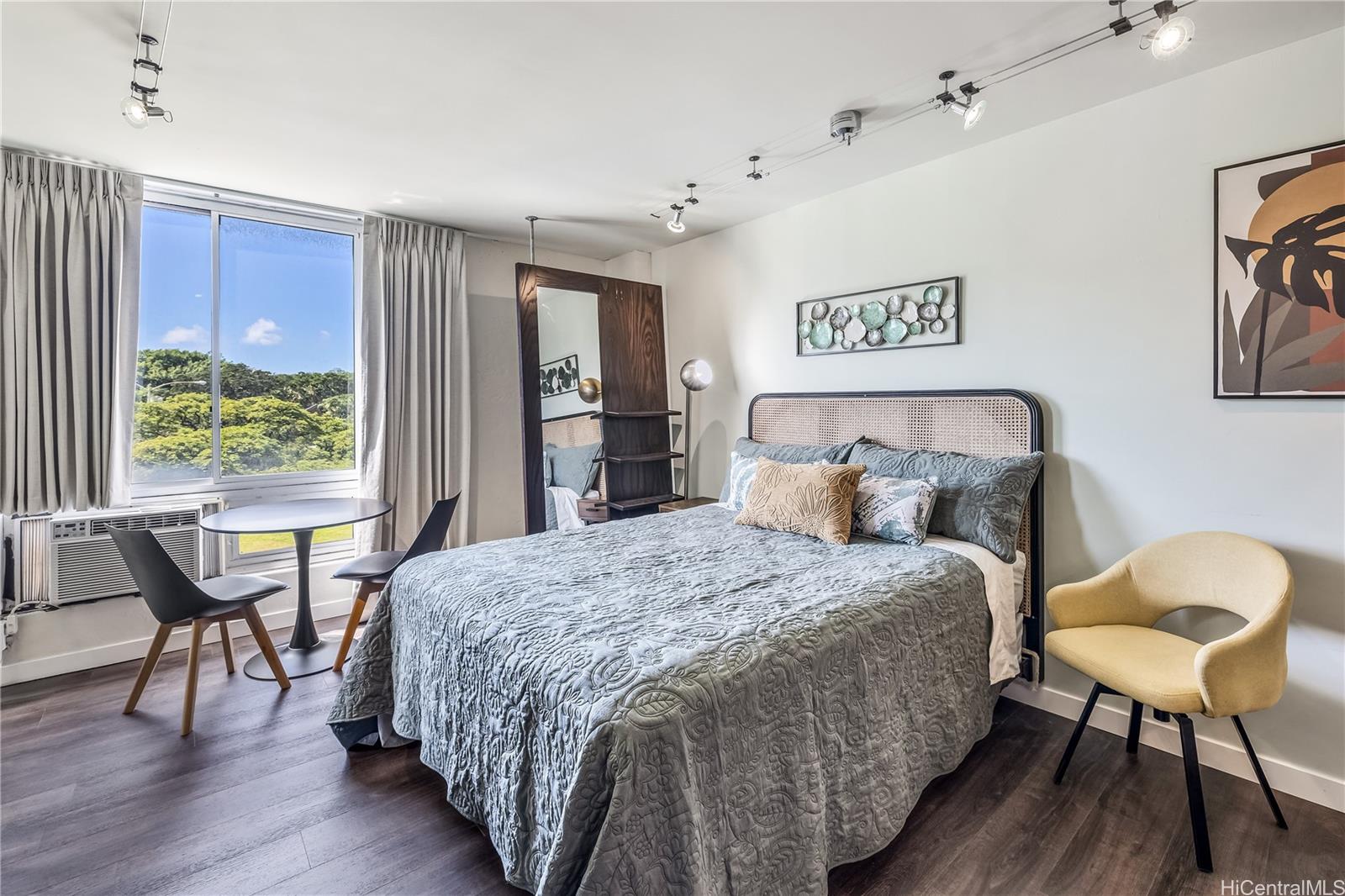 Waikiki Grand Hotel condo # 316, Honolulu, Hawaii - photo 3 of 19