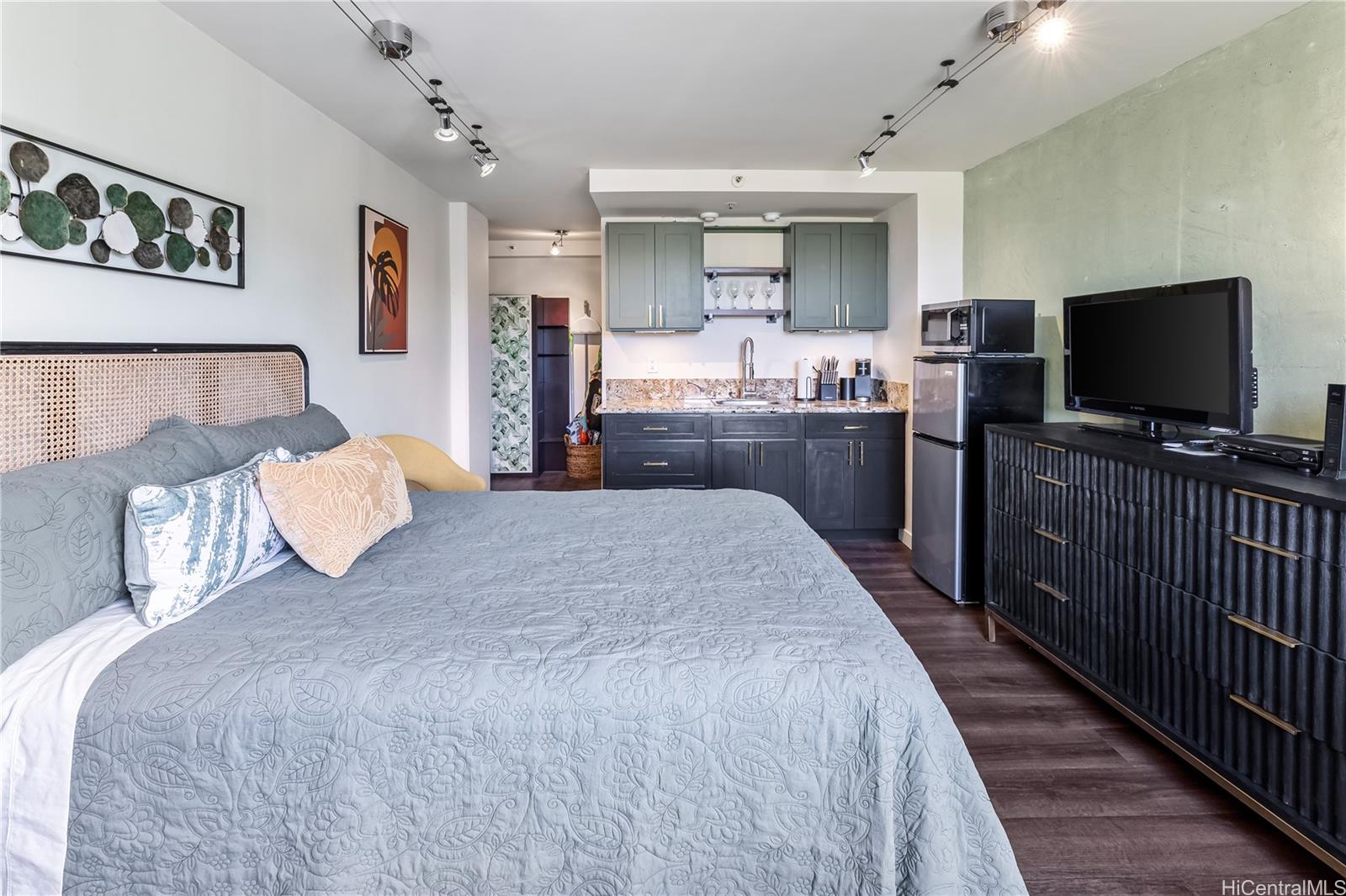 Waikiki Grand Hotel condo # 316, Honolulu, Hawaii - photo 7 of 19