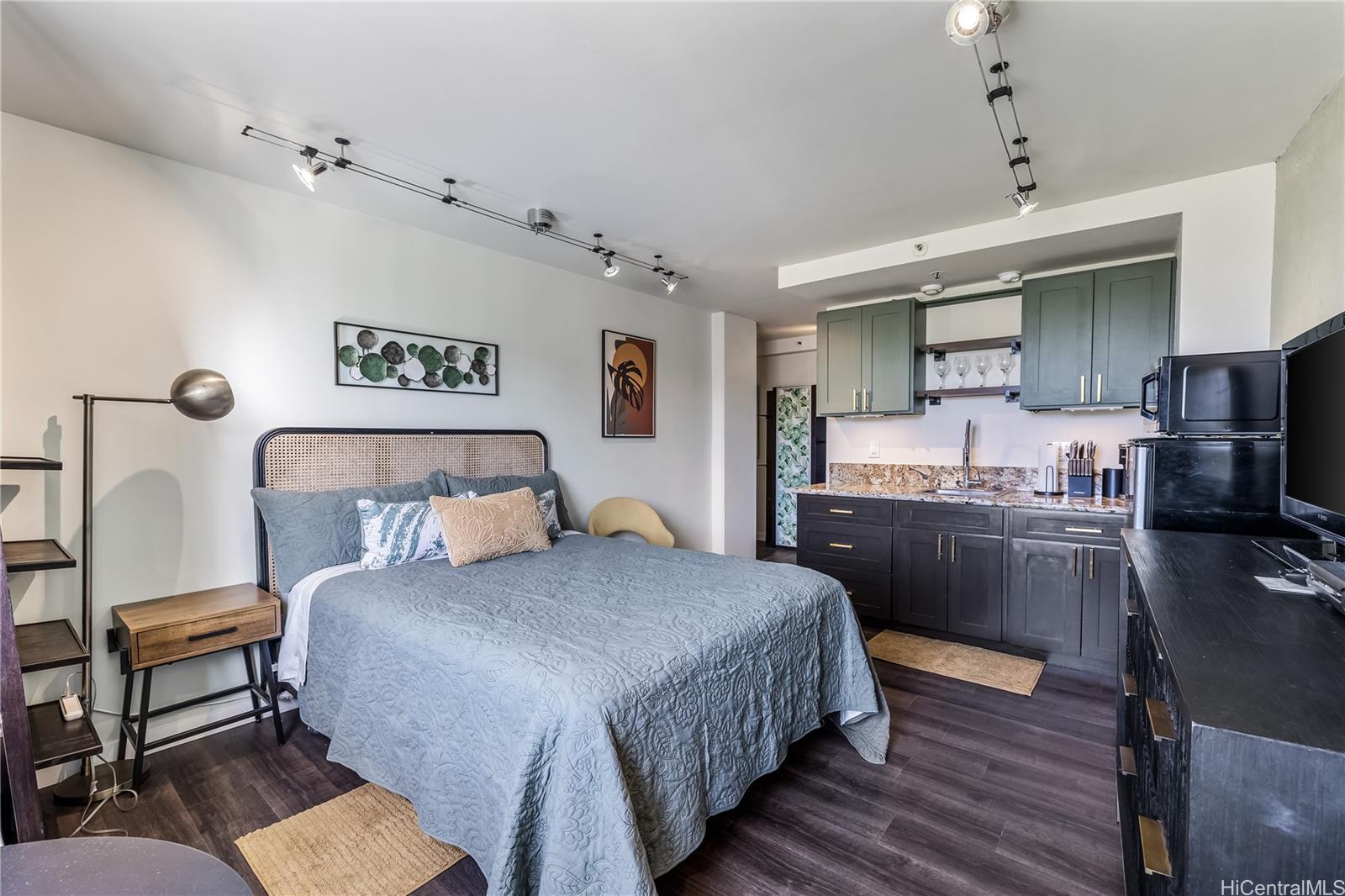 Waikiki Grand Hotel condo # 316, Honolulu, Hawaii - photo 8 of 19