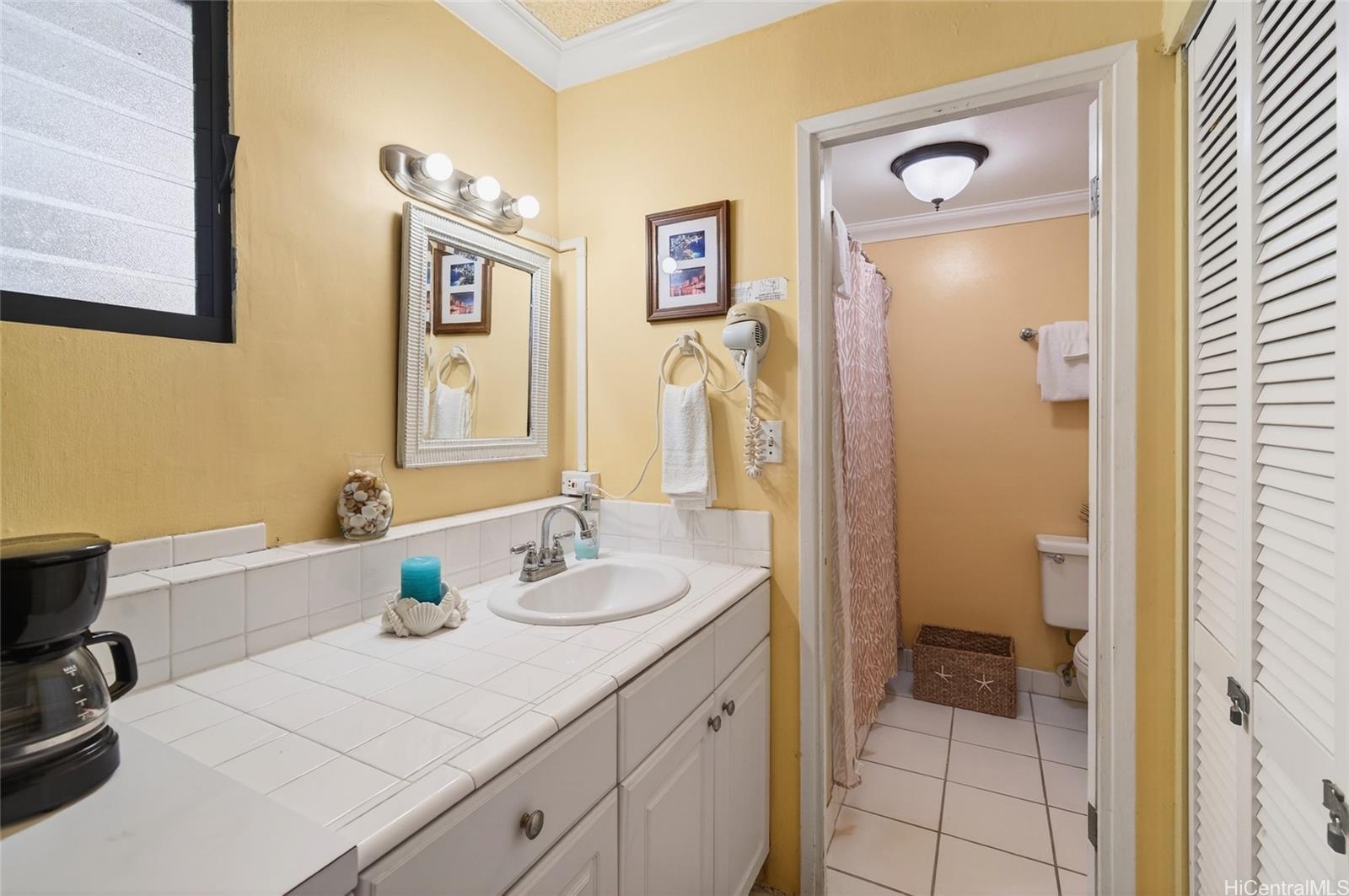 Waikiki Grand Hotel condo # 618, Honolulu, Hawaii - photo 4 of 21