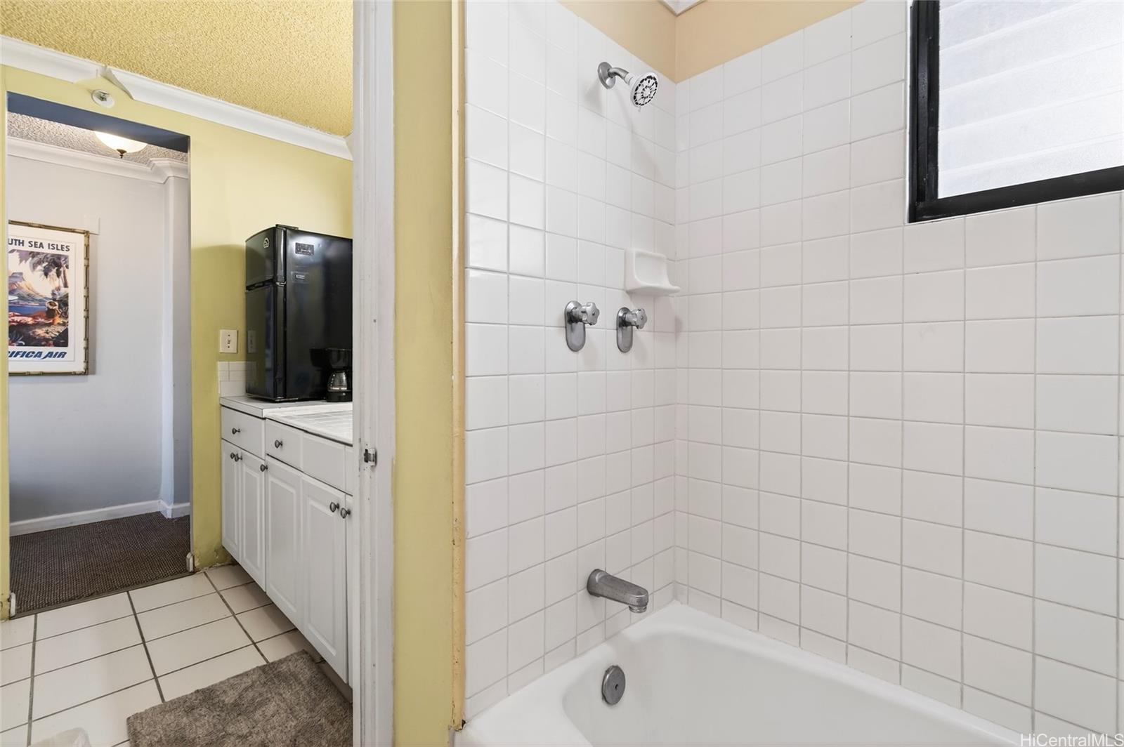 Waikiki Grand Hotel condo # 618, Honolulu, Hawaii - photo 5 of 21