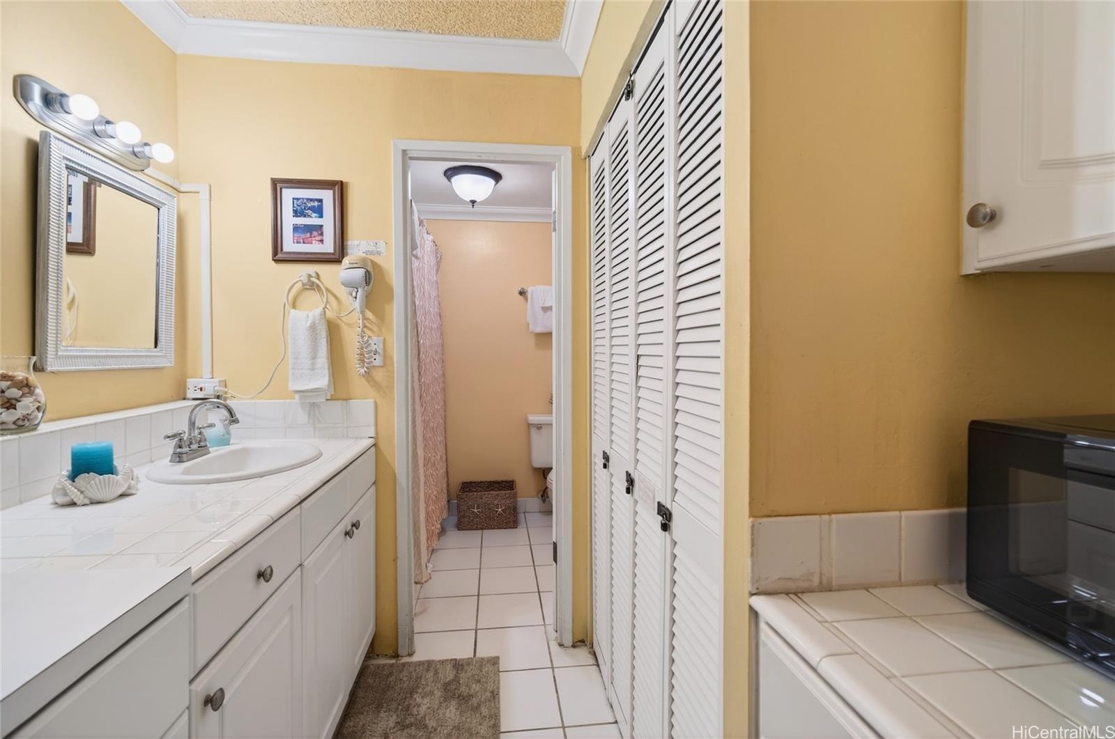 Waikiki Grand Hotel condo # 618, Honolulu, Hawaii - photo 7 of 21