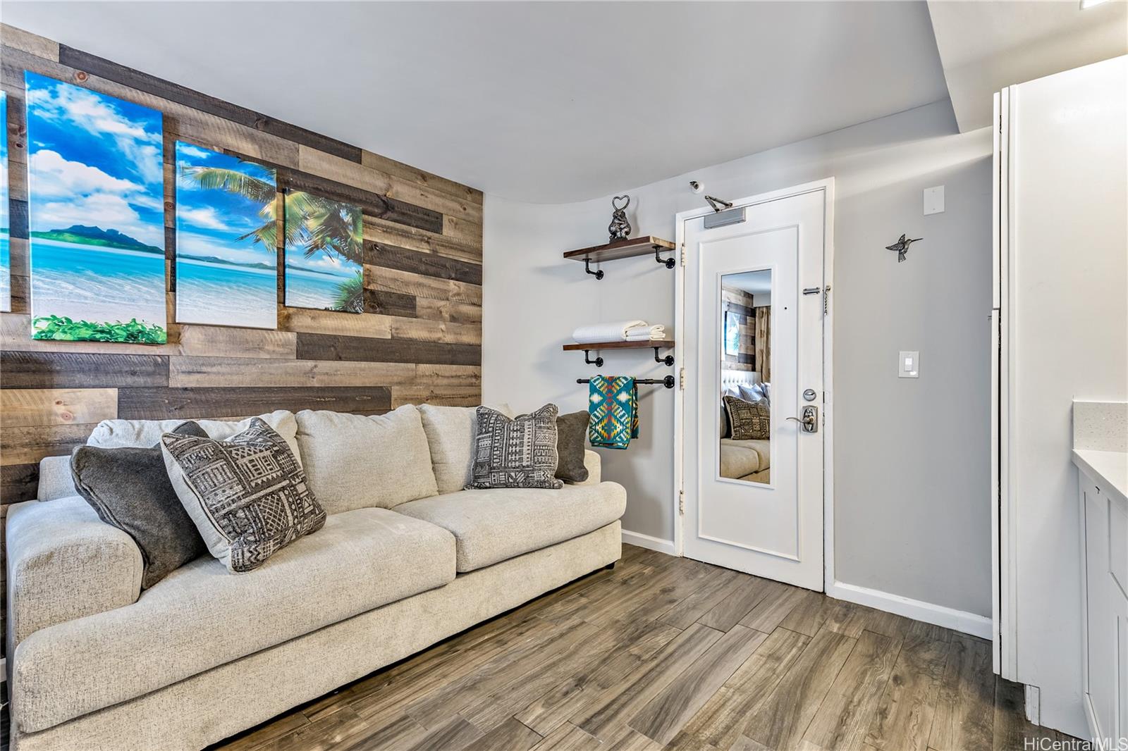 Waikiki Grand Hotel condo # 700, Honolulu, Hawaii - photo 2 of 24