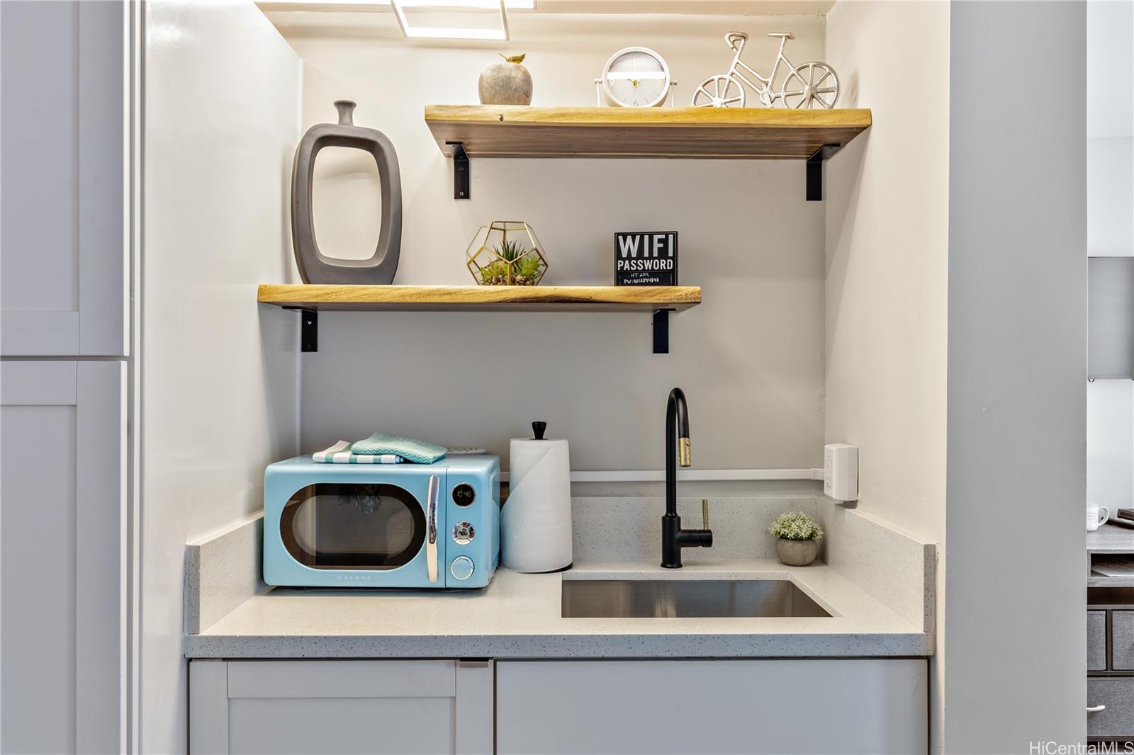 Waikiki Grand Hotel condo # 700, Honolulu, Hawaii - photo 4 of 24