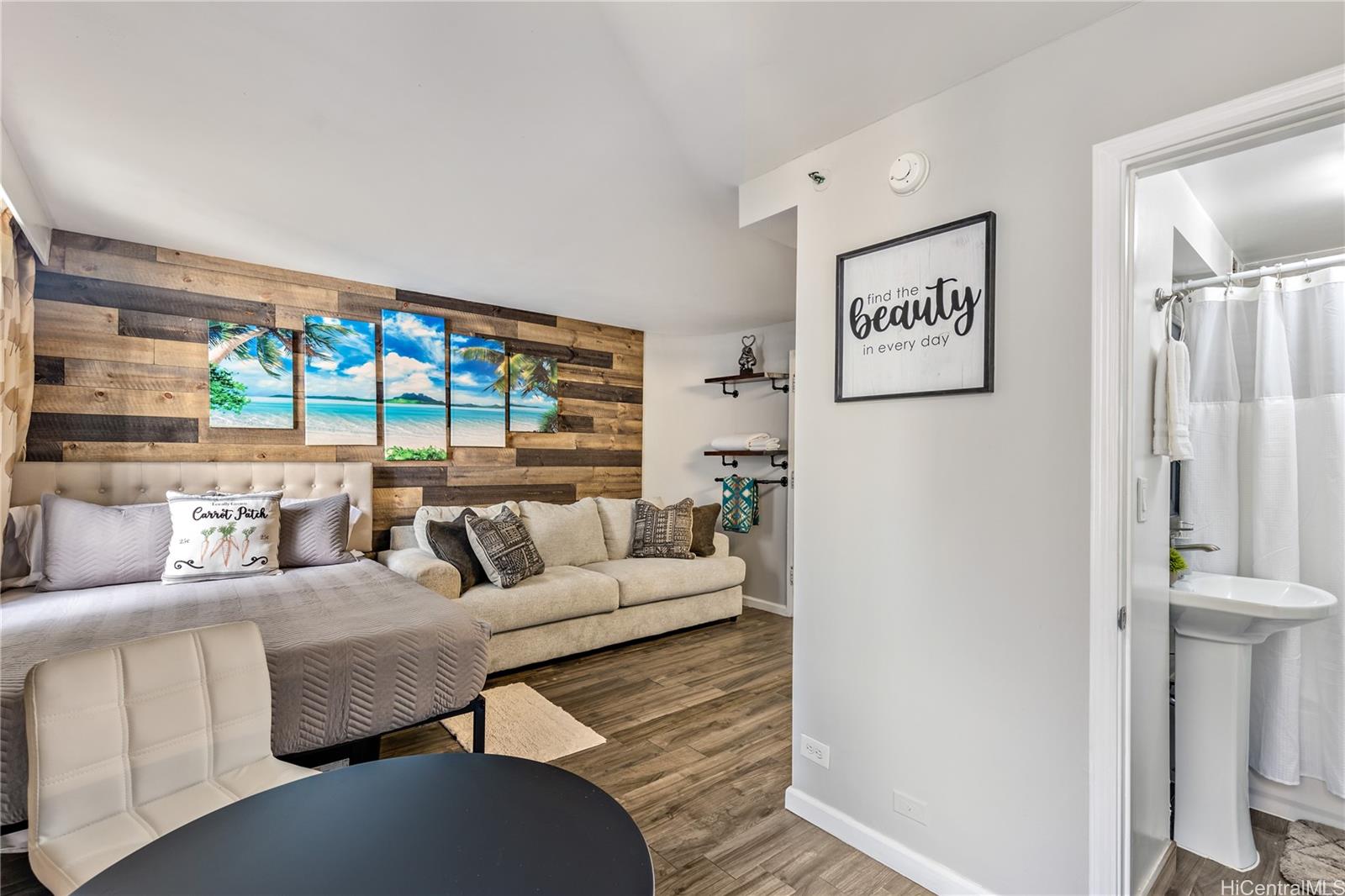 Waikiki Grand Hotel condo # 700, Honolulu, Hawaii - photo 10 of 24