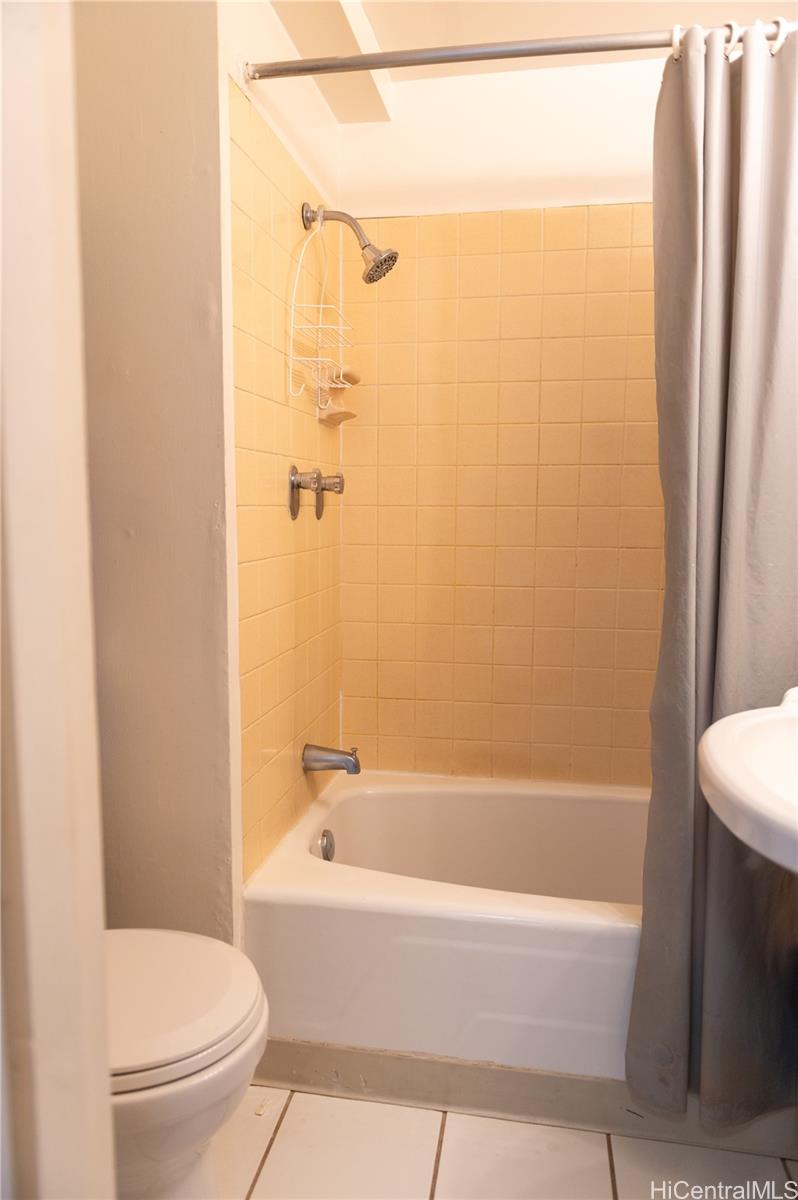 Waikiki Grand Hotel condo # 707, Honolulu, Hawaii - photo 13 of 23