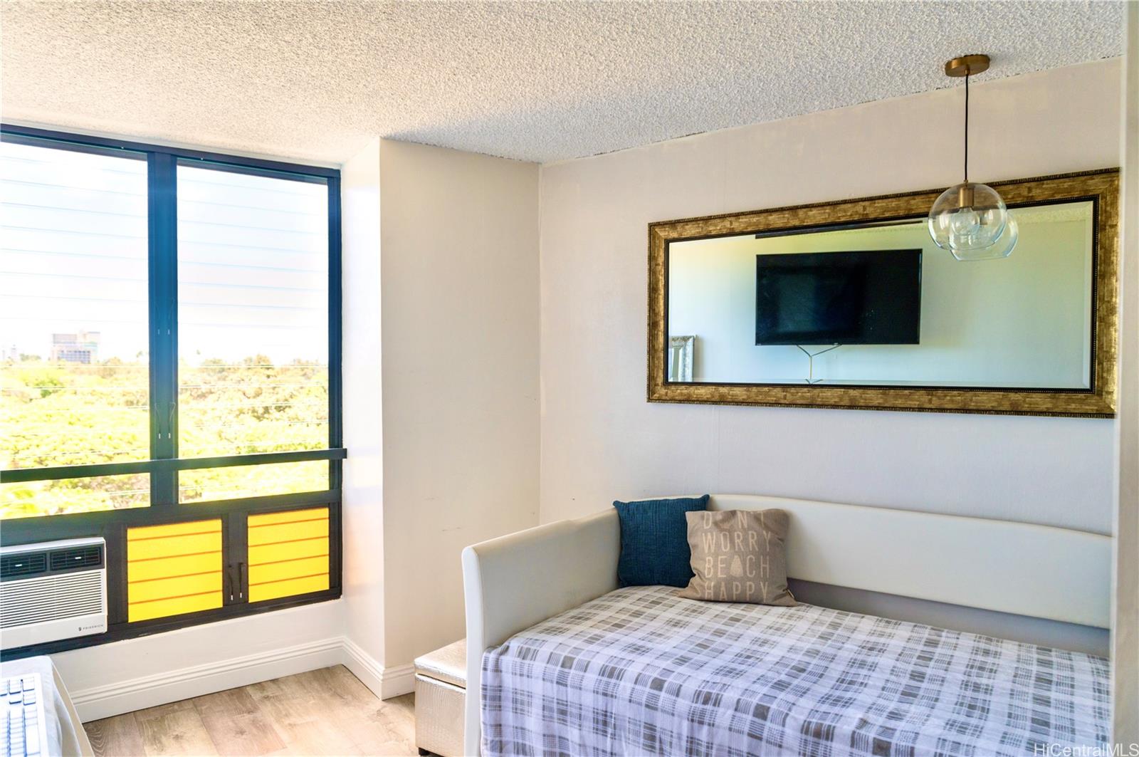 Waikiki Grand Hotel condo # 707, Honolulu, Hawaii - photo 4 of 23