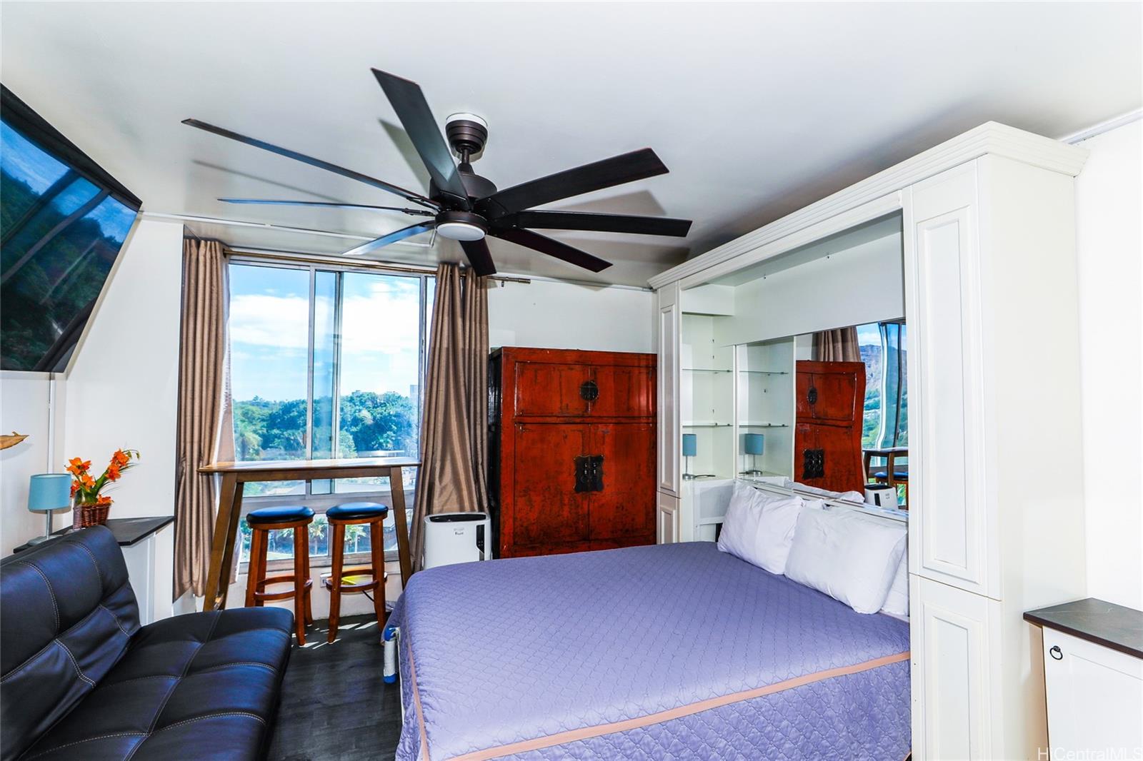 Waikiki Grand Hotel condo # 716, Honolulu, Hawaii - photo 5 of 24