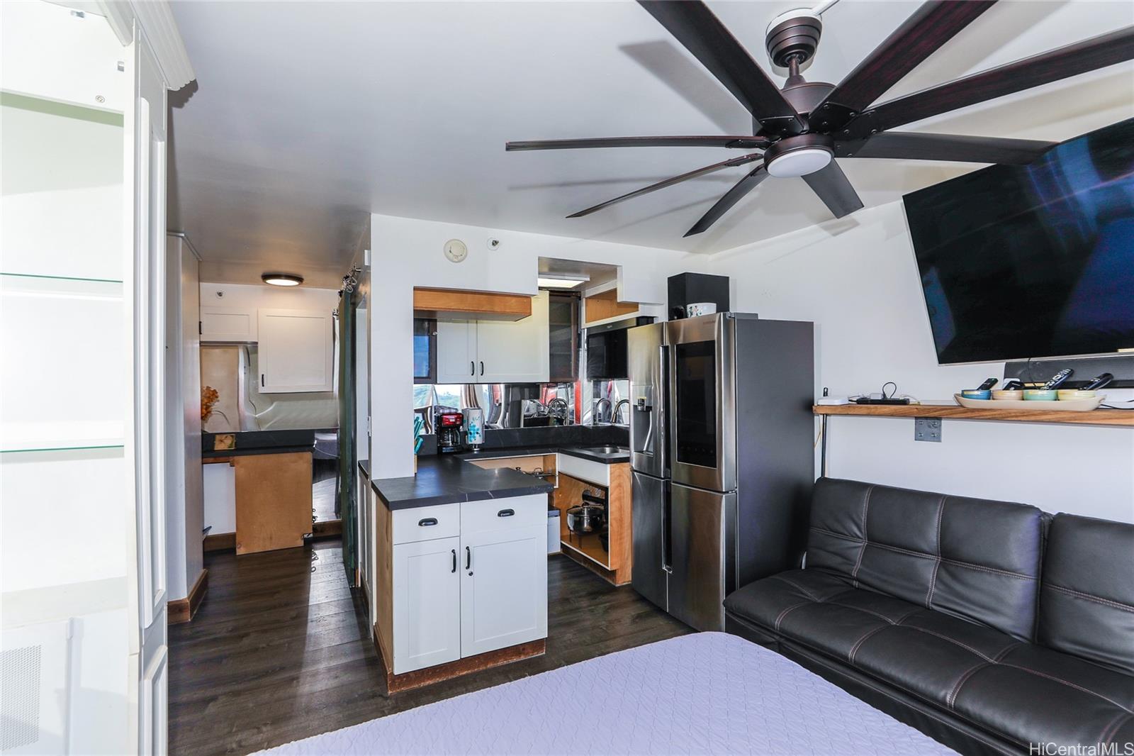 Waikiki Grand Hotel condo # 716, Honolulu, Hawaii - photo 7 of 24