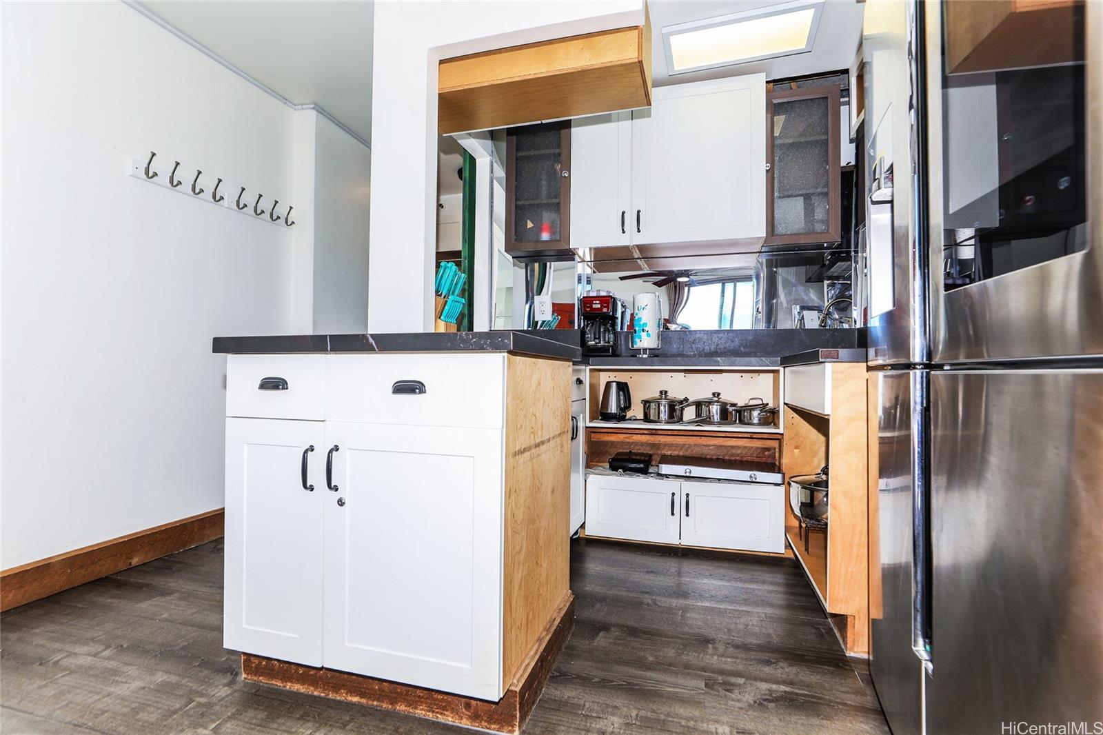 Waikiki Grand Hotel condo # 716, Honolulu, Hawaii - photo 10 of 24