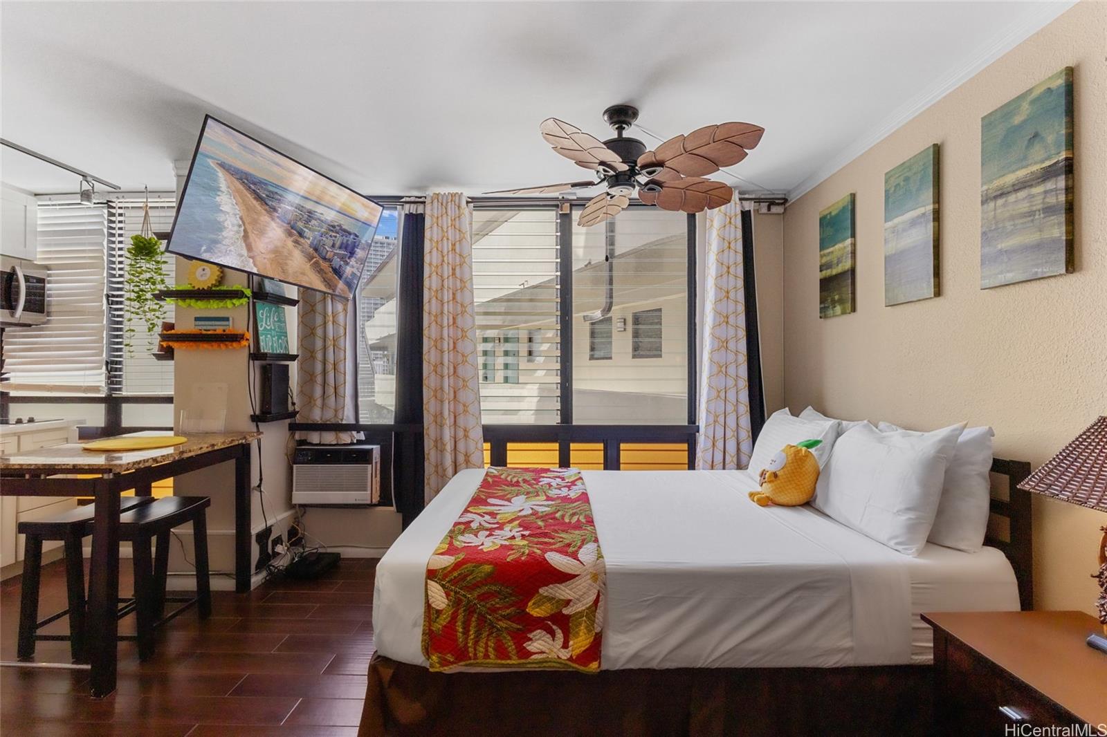 Waikiki Grand Hotel condo # 800, Honolulu, Hawaii - photo 3 of 23