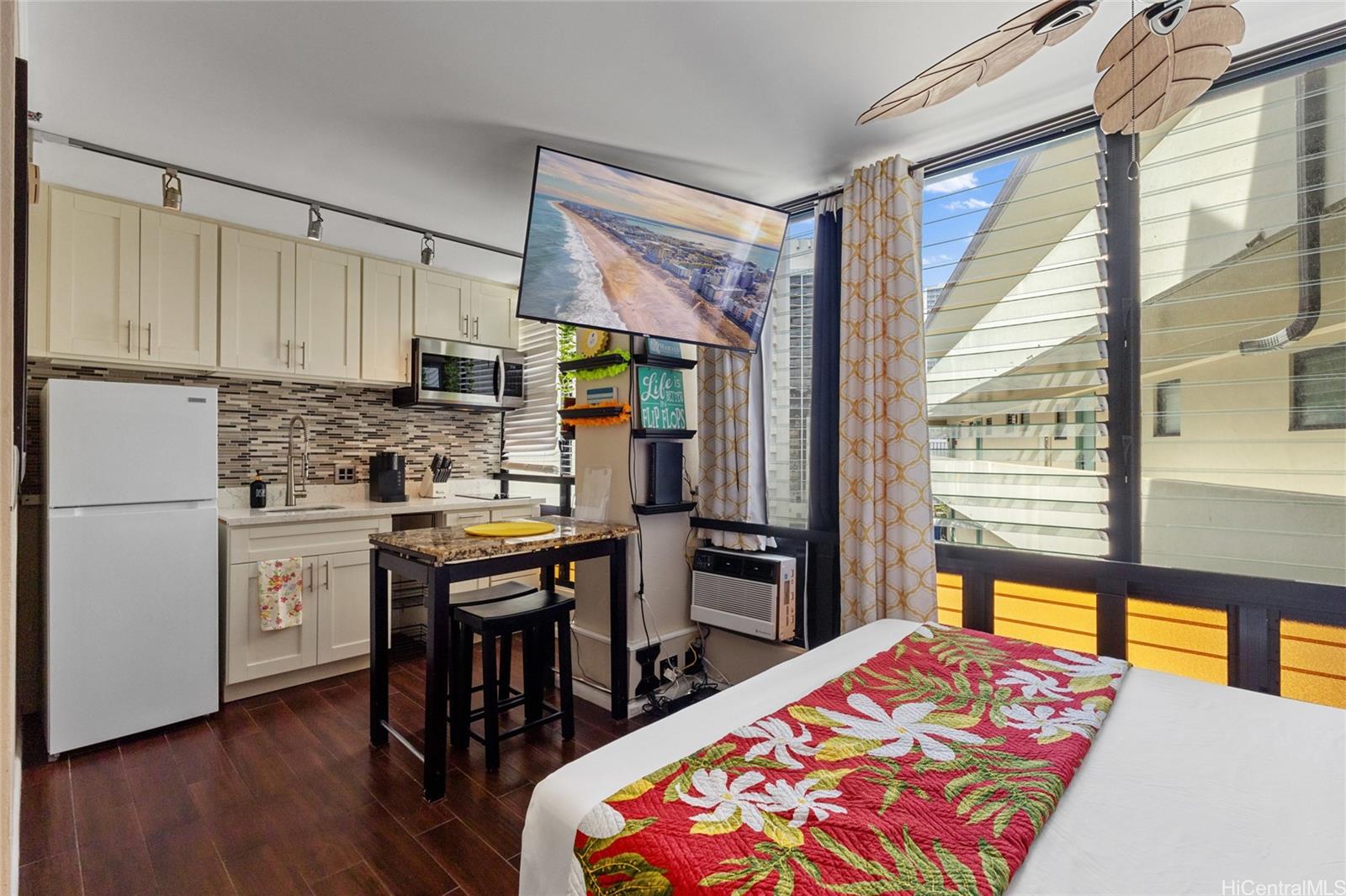 Waikiki Grand Hotel condo # 800, Honolulu, Hawaii - photo 5 of 23