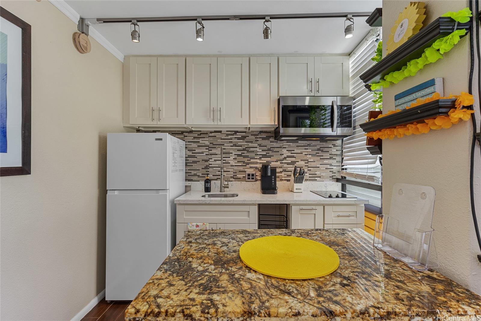 Waikiki Grand Hotel condo # 800, Honolulu, Hawaii - photo 6 of 23