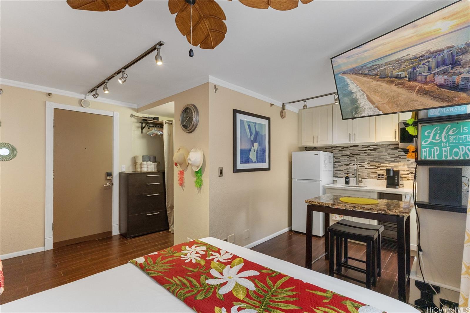 Waikiki Grand Hotel condo # 800, Honolulu, Hawaii - photo 7 of 23