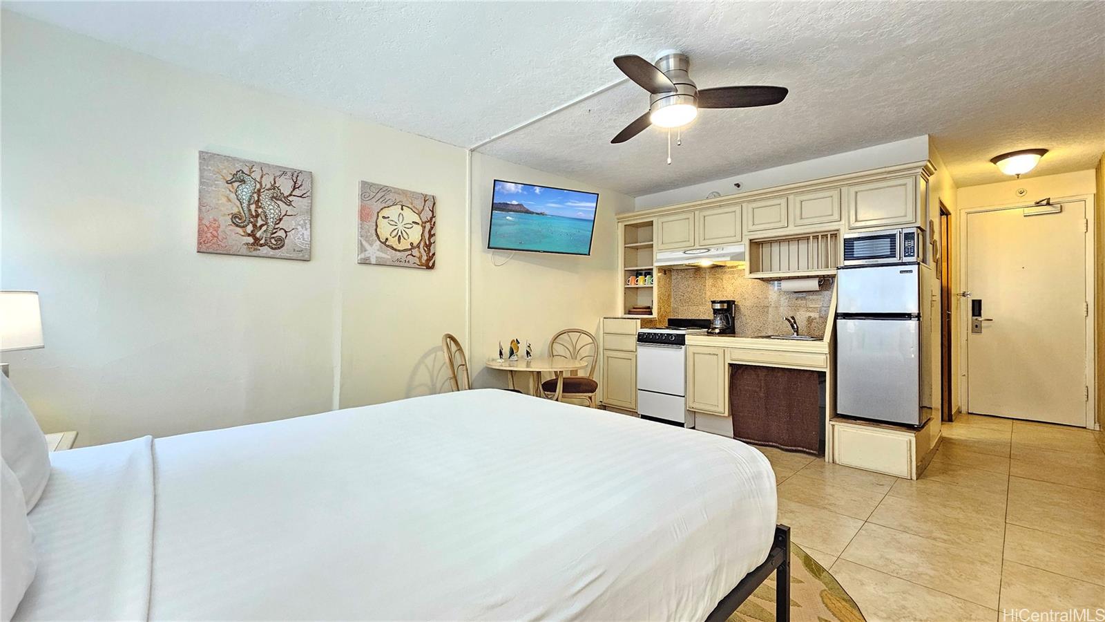 Waikiki Grand Hotel condo # 801, Honolulu, Hawaii - photo 3 of 17