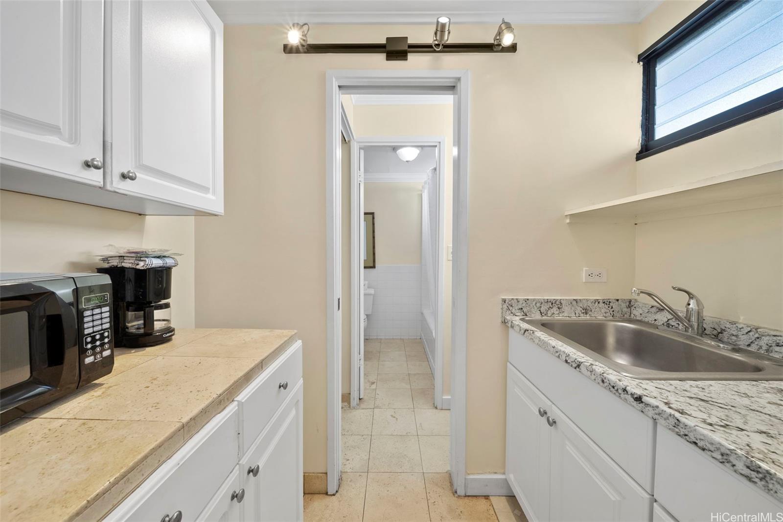 Waikiki Grand Hotel condo # 822, Honolulu, Hawaii - photo 11 of 22