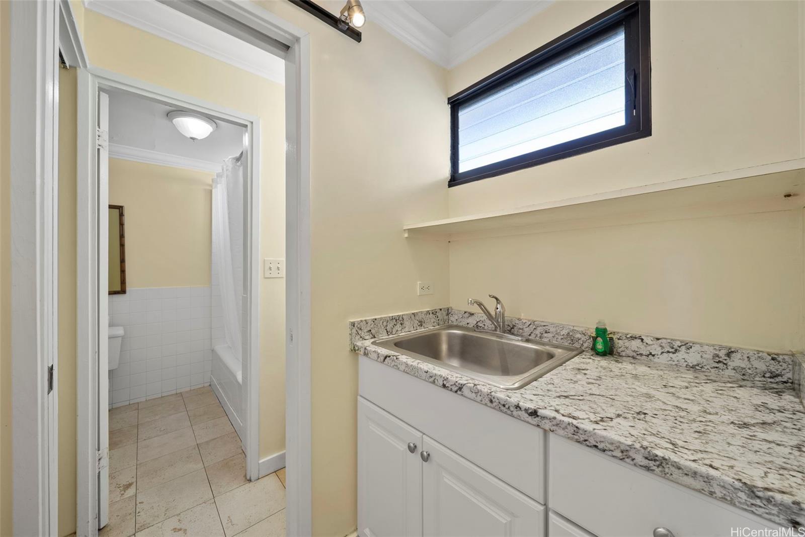 Waikiki Grand Hotel condo # 822, Honolulu, Hawaii - photo 12 of 22