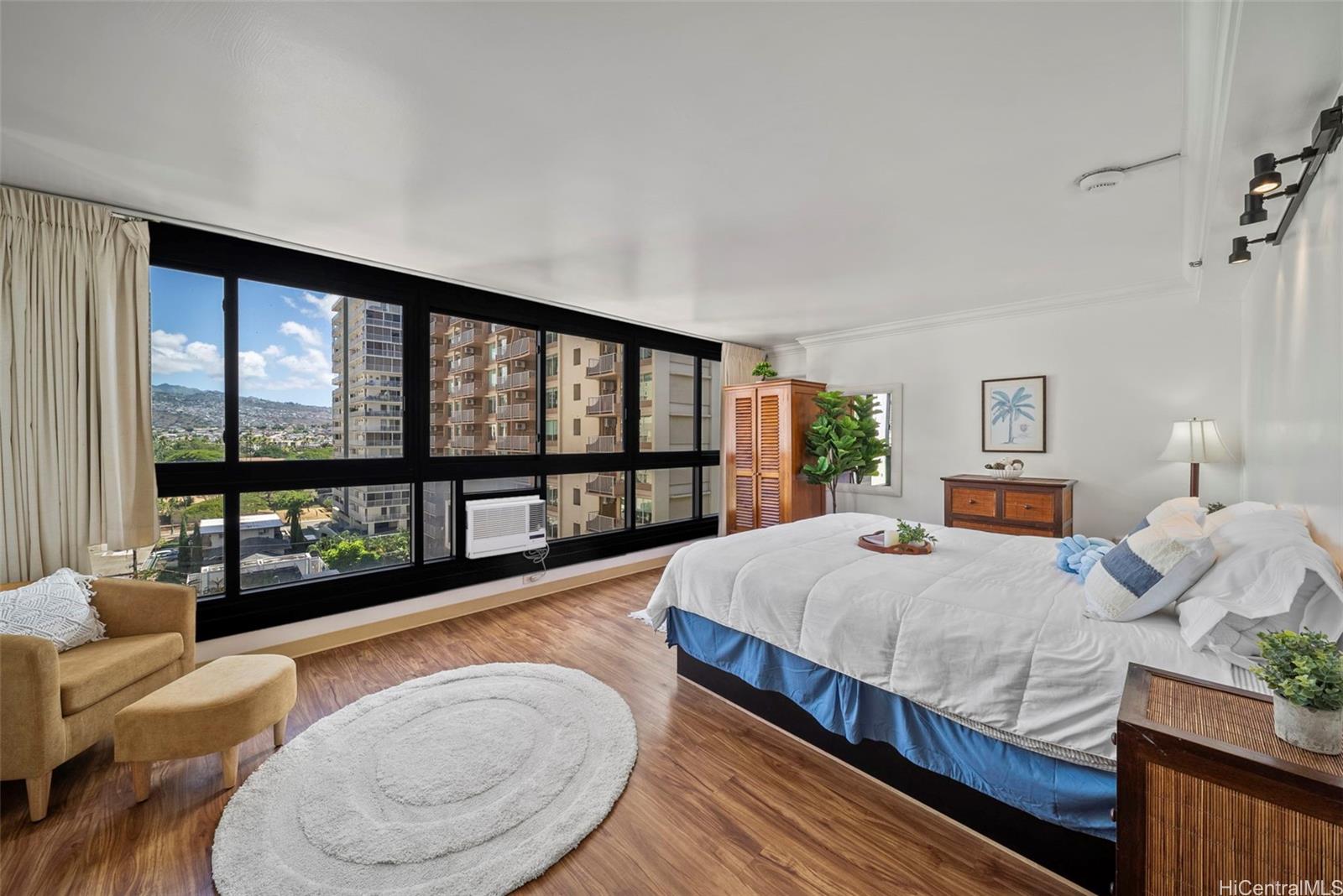 Waikiki Grand Hotel condo # 822, Honolulu, Hawaii - photo 20 of 22