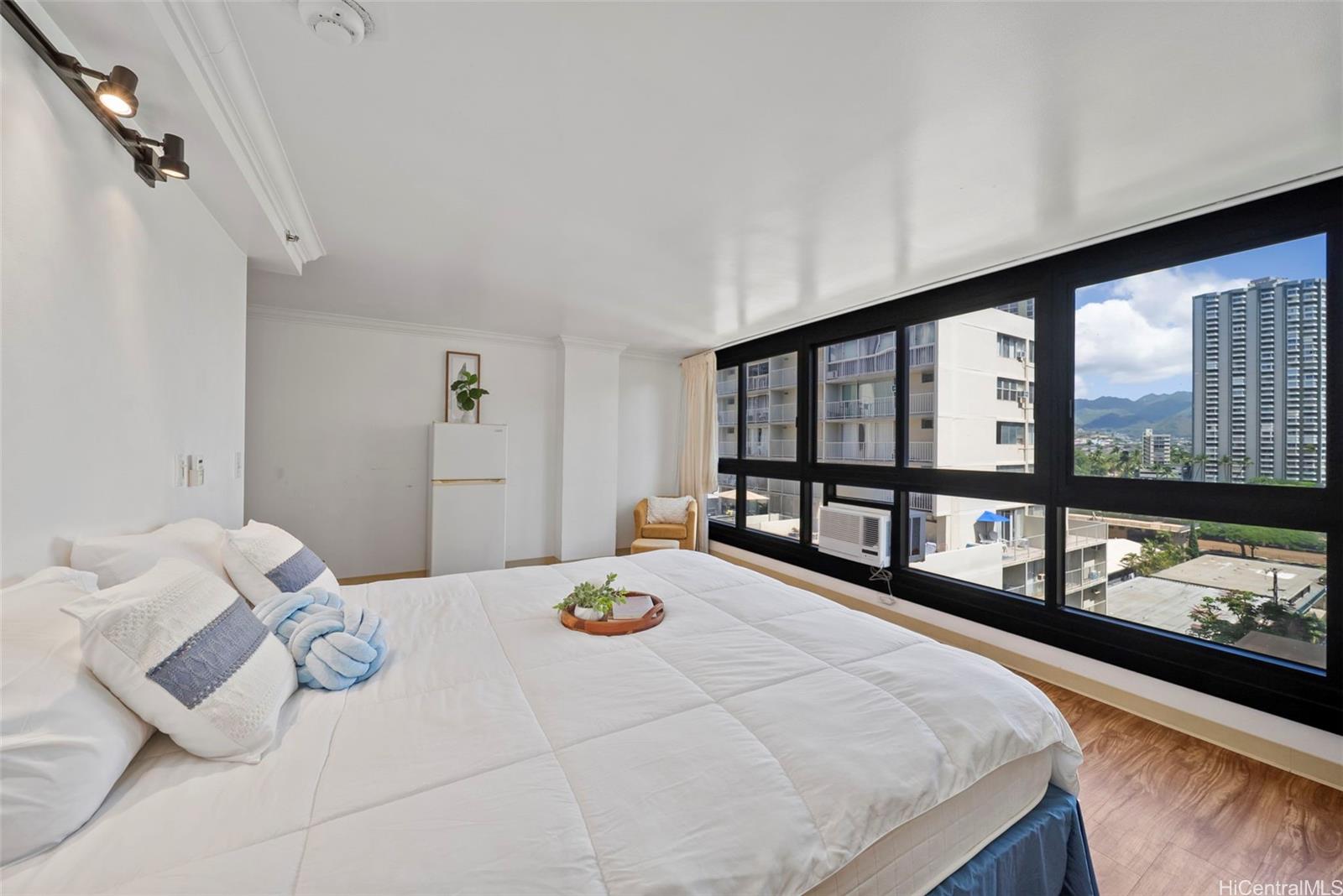 Waikiki Grand Hotel condo # 822, Honolulu, Hawaii - photo 21 of 22