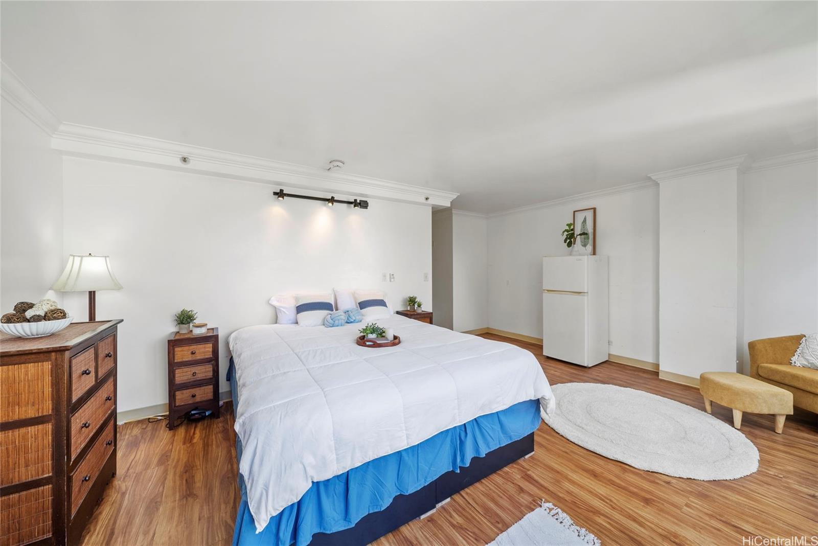 Waikiki Grand Hotel condo # 822, Honolulu, Hawaii - photo 4 of 22