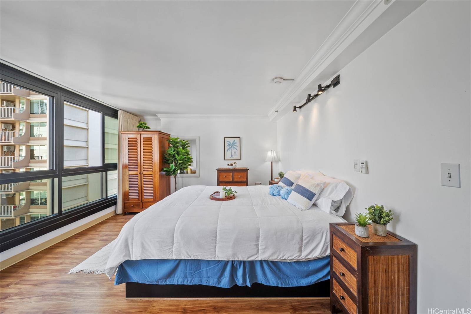 Waikiki Grand Hotel condo # 822, Honolulu, Hawaii - photo 9 of 22