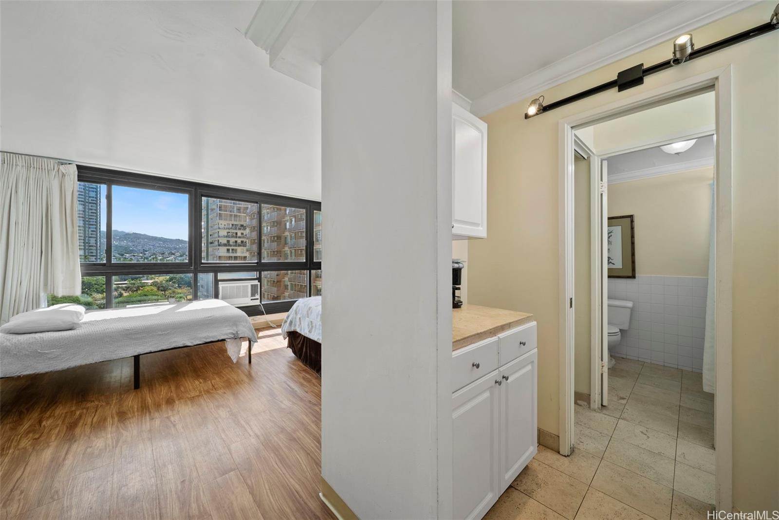 Waikiki Grand Hotel condo # 822, Honolulu, Hawaii - photo 10 of 22