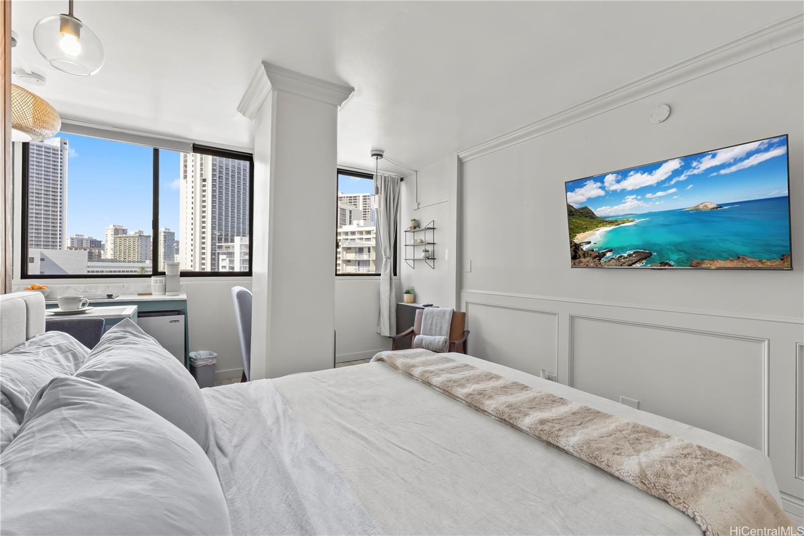 Waikiki Grand Hotel condo # 906, Honolulu, Hawaii - photo 4 of 21