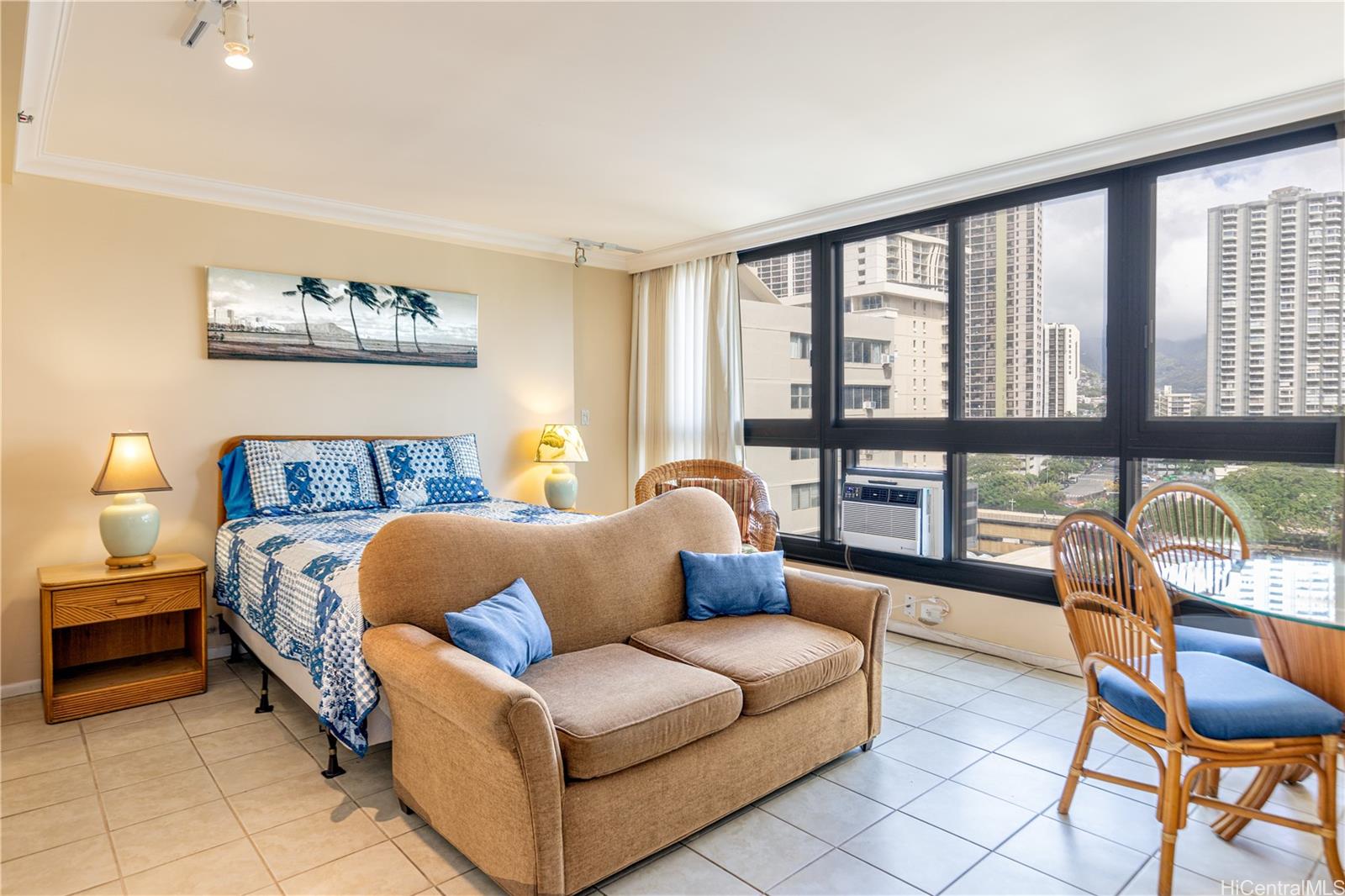 Waikiki Grand Hotel condo # 920, Honolulu, Hawaii - photo 3 of 21