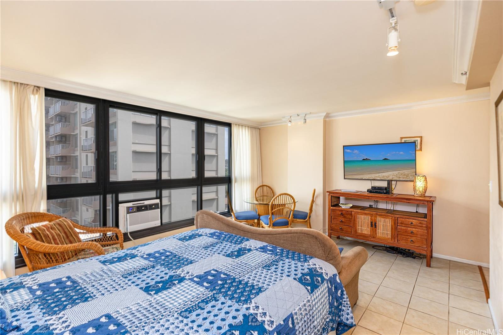 Waikiki Grand Hotel condo # 920, Honolulu, Hawaii - photo 5 of 21