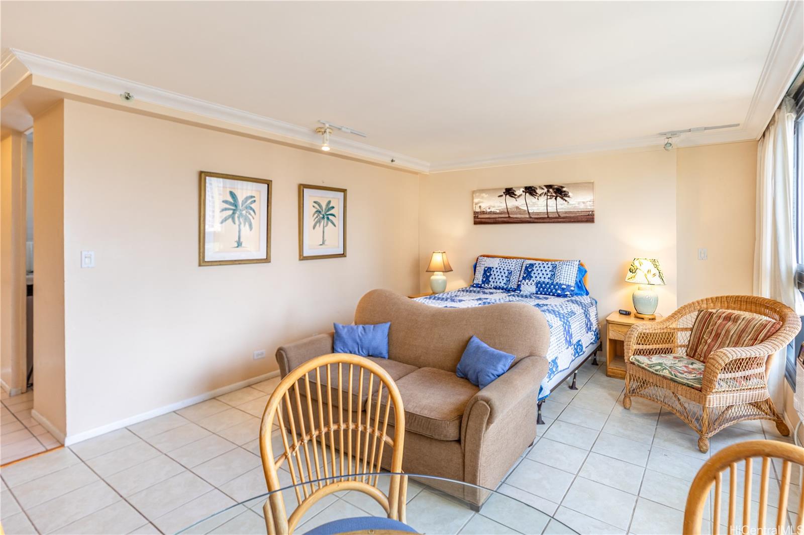 Waikiki Grand Hotel condo # 920, Honolulu, Hawaii - photo 6 of 21