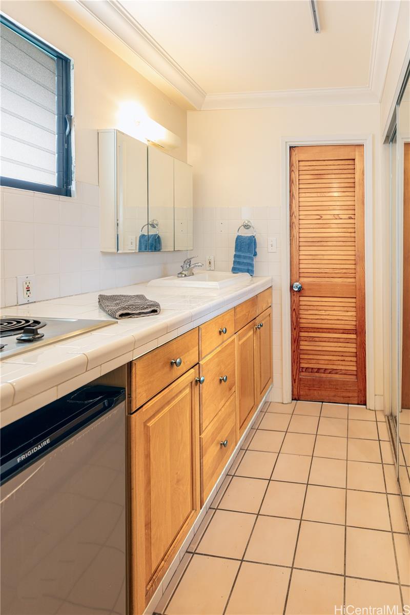 Waikiki Grand Hotel condo # 920, Honolulu, Hawaii - photo 7 of 21