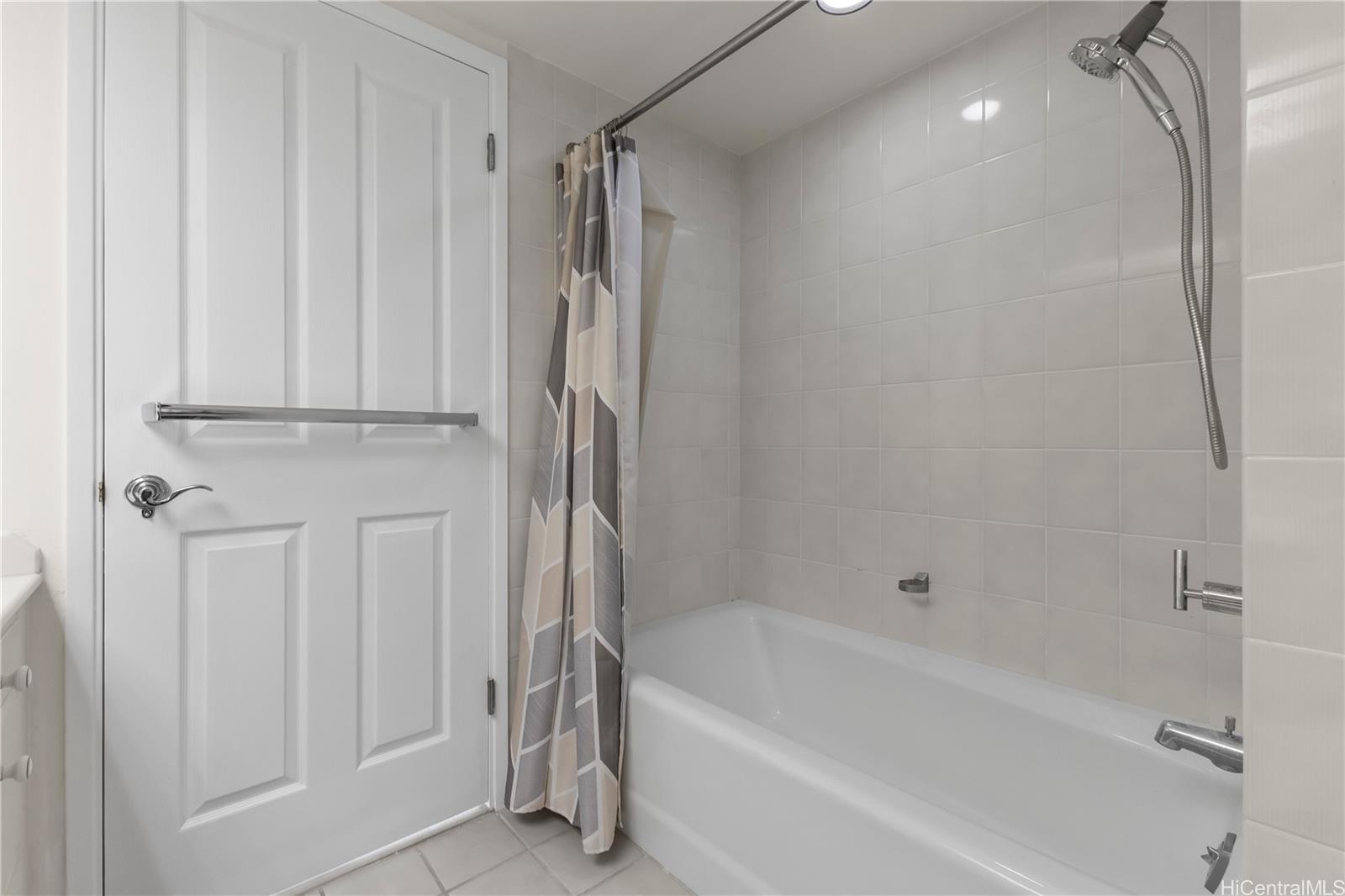 Uraku Tower Hawaii condo # 10C, Honolulu, Hawaii - photo 14 of 25