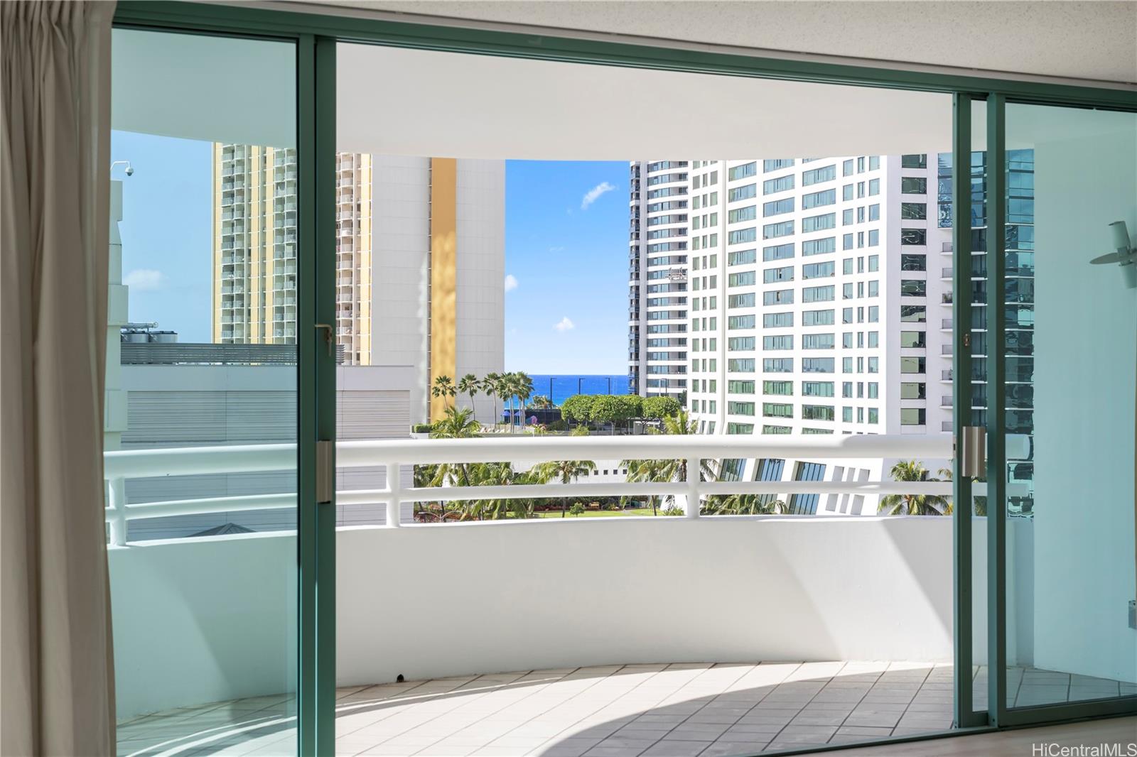 Uraku Tower Hawaii condo # 10C, Honolulu, Hawaii - photo 3 of 25