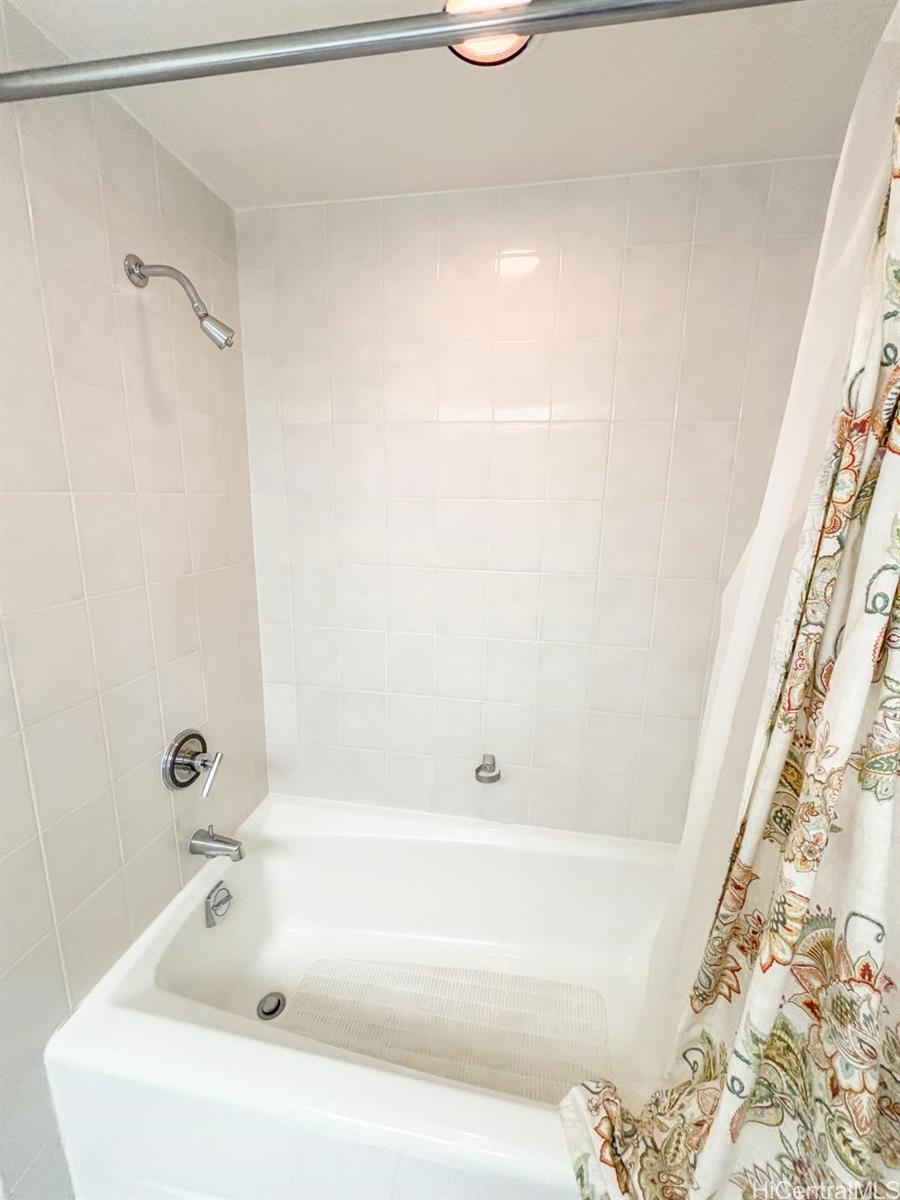 1341 Kapiolani Blvd Honolulu - Rental - photo 17 of 25