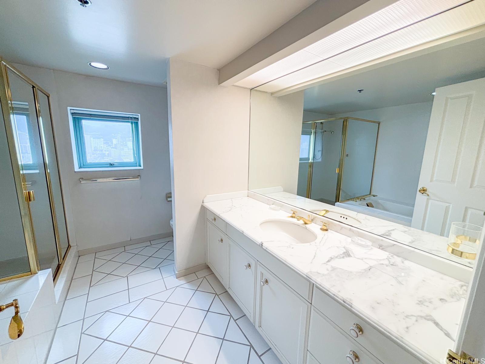 1341 Kapiolani Blvd Honolulu - Rental - photo 10 of 25