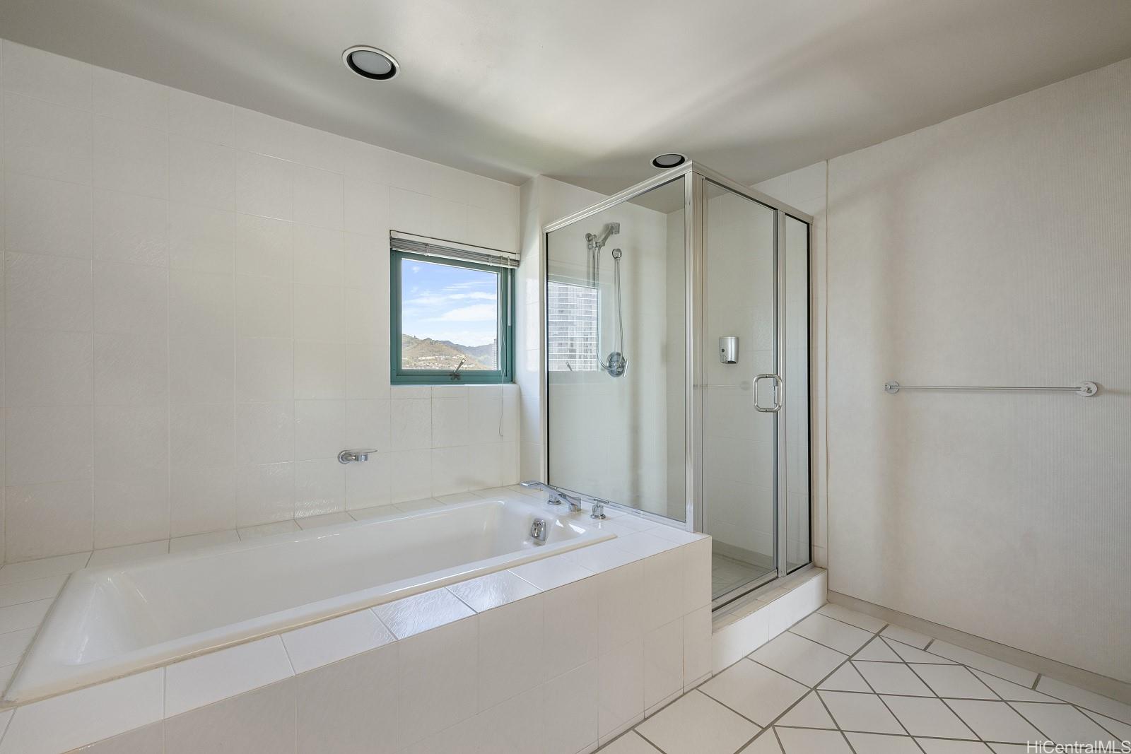 Uraku Tower Hawaii condo # 27A, Honolulu, Hawaii - photo 21 of 25