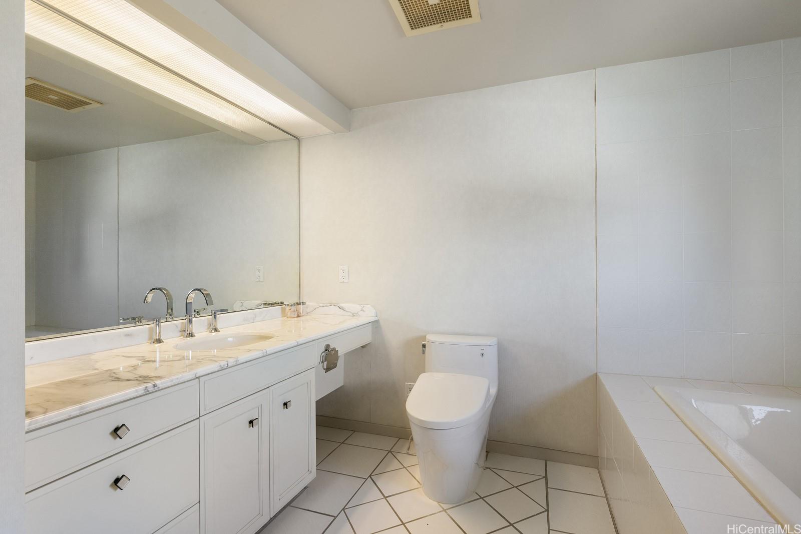 Uraku Tower Hawaii condo # 27A, Honolulu, Hawaii - photo 22 of 25