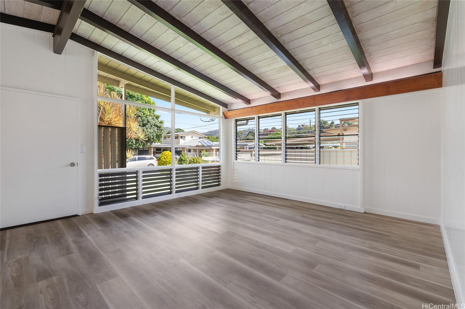 1341  Maalahi Street Moanalua Gardens, Honolulu home - photo 2 of 25