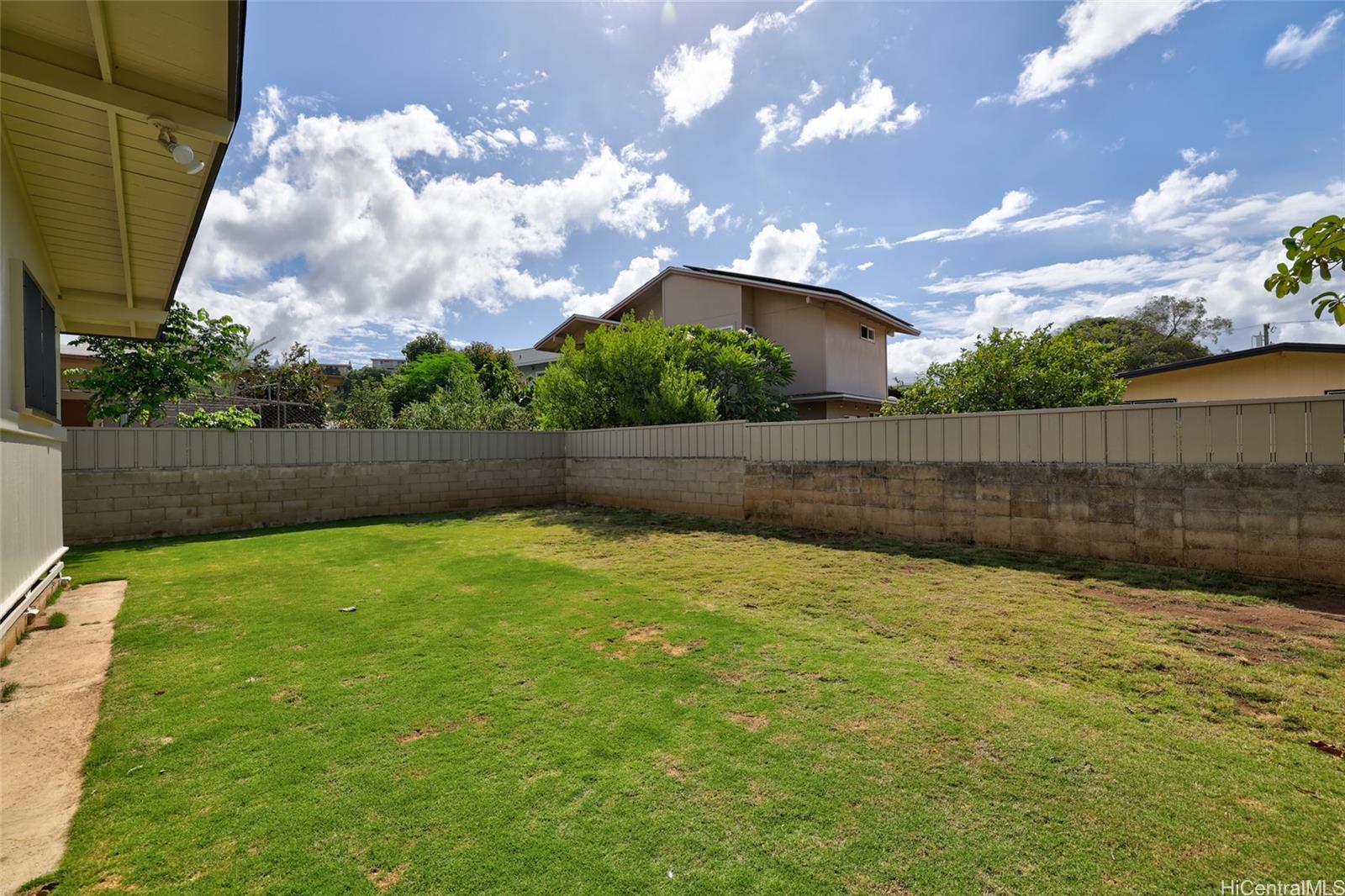 1341  Maalahi Street Moanalua Gardens, Honolulu home - photo 20 of 25