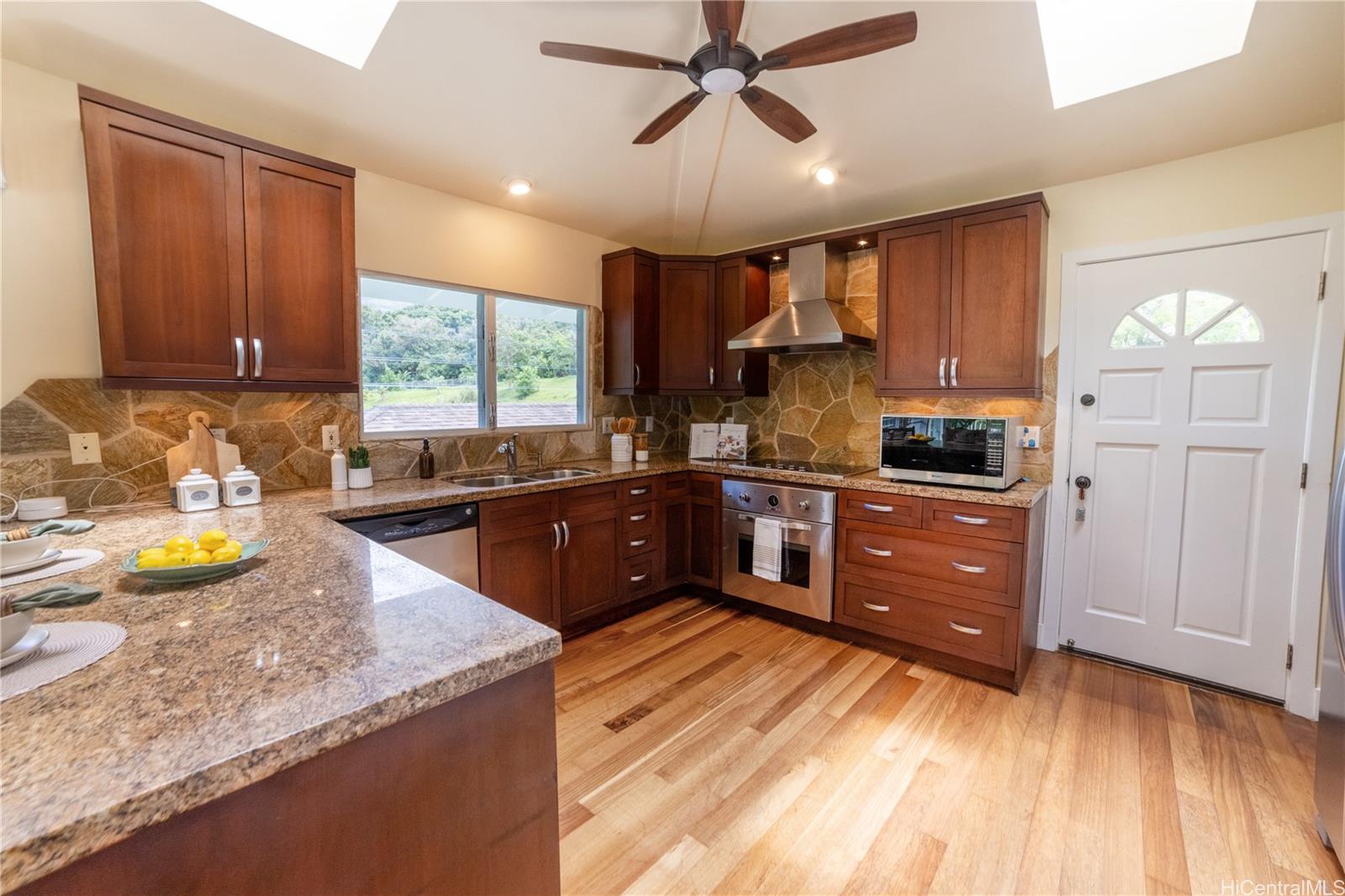 1343  Maleko Street Maunawili, Kailua home - photo 7 of 25