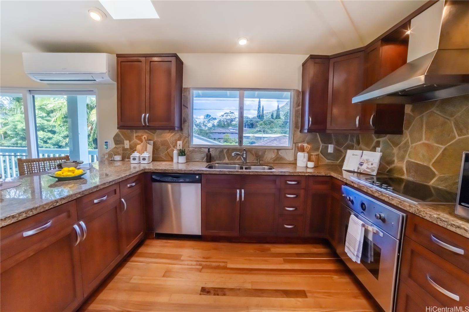 1343  Maleko Street Maunawili, Kailua home - photo 8 of 25