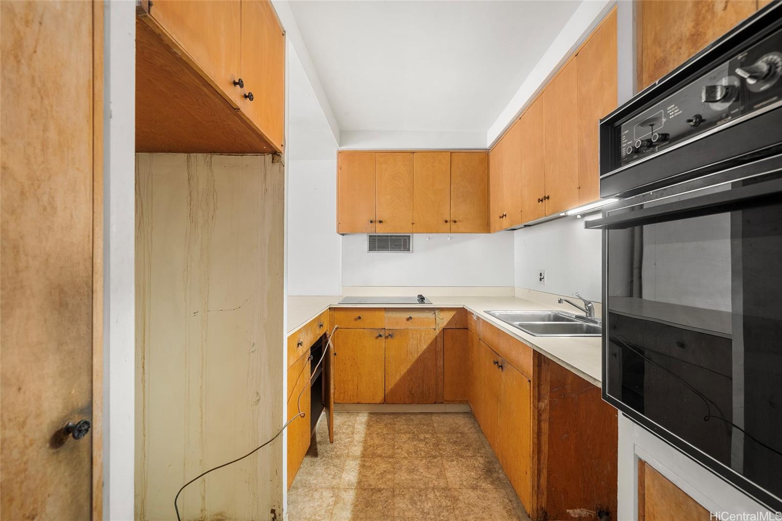 1350 Ala Moana condo # 1709, Honolulu, Hawaii - photo 5 of 20