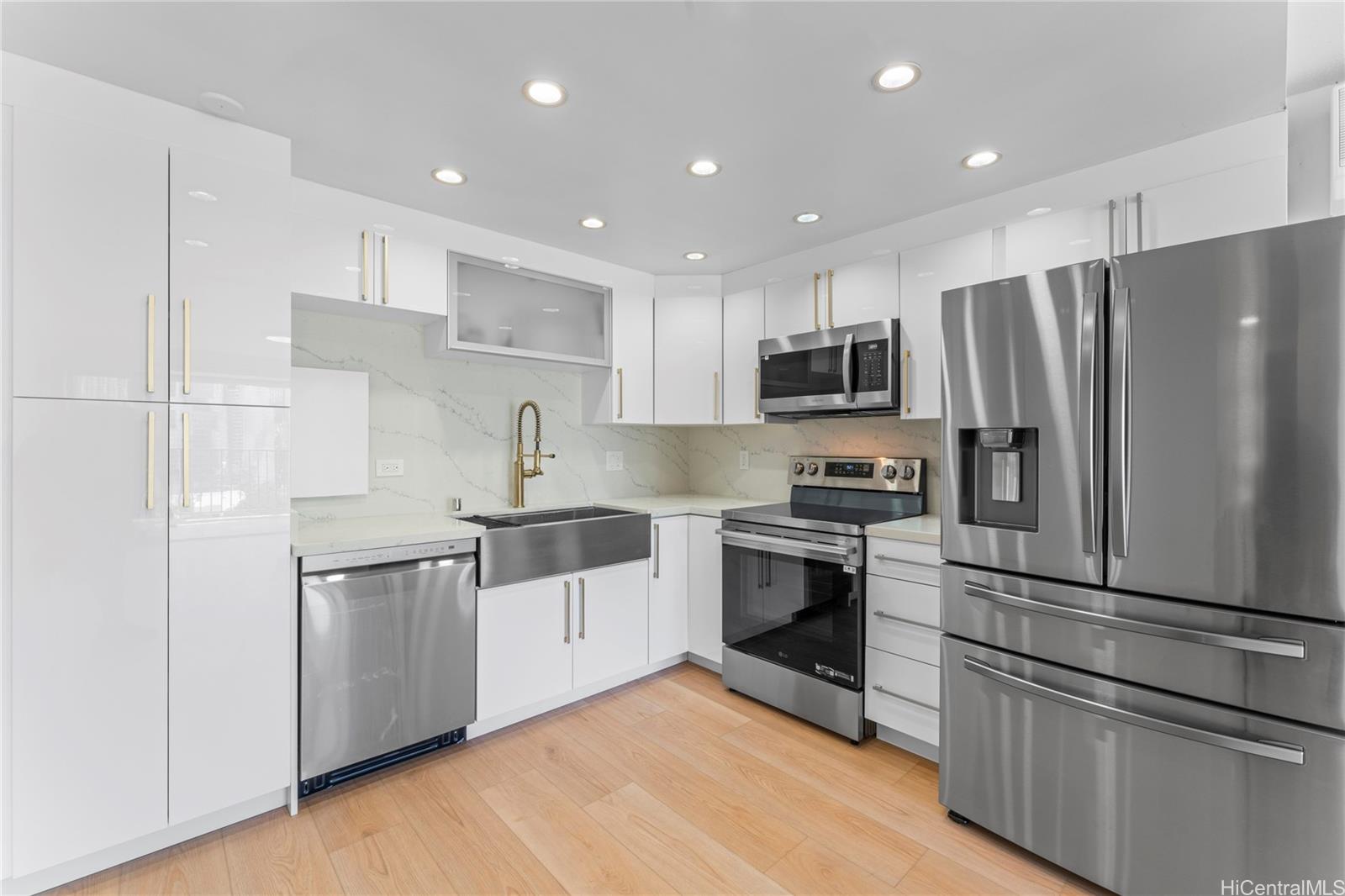 1350 Ala Moana condo # 1811, Honolulu, Hawaii - photo 2 of 22