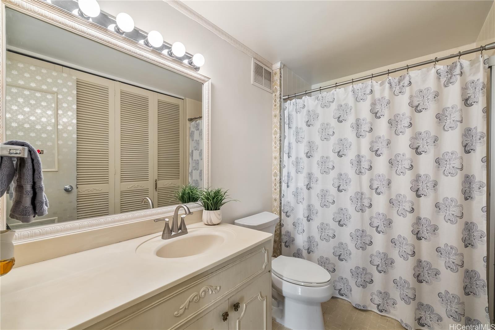 1350 Ala Moana condo # 606, Honolulu, Hawaii - photo 16 of 25