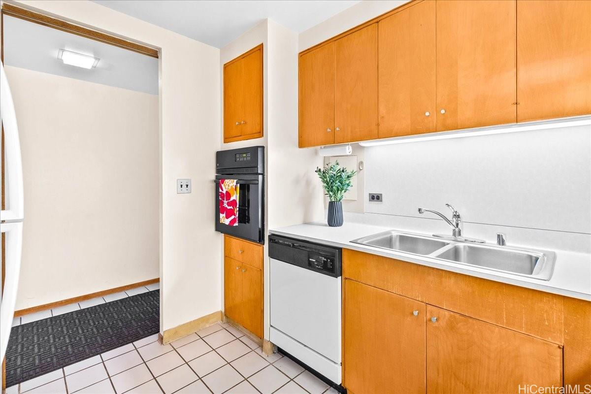 1350 Ala Moana condo # 810, Honolulu, Hawaii - photo 13 of 25