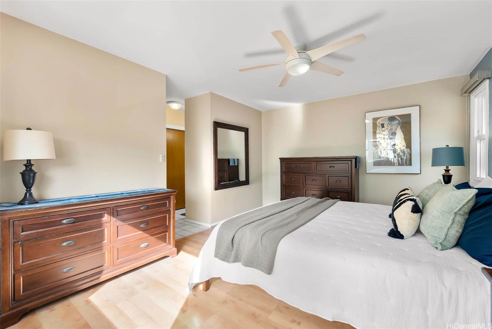 1357  Kaeleku Street Kalama Valley, Hawaii Kai home - photo 13 of 25