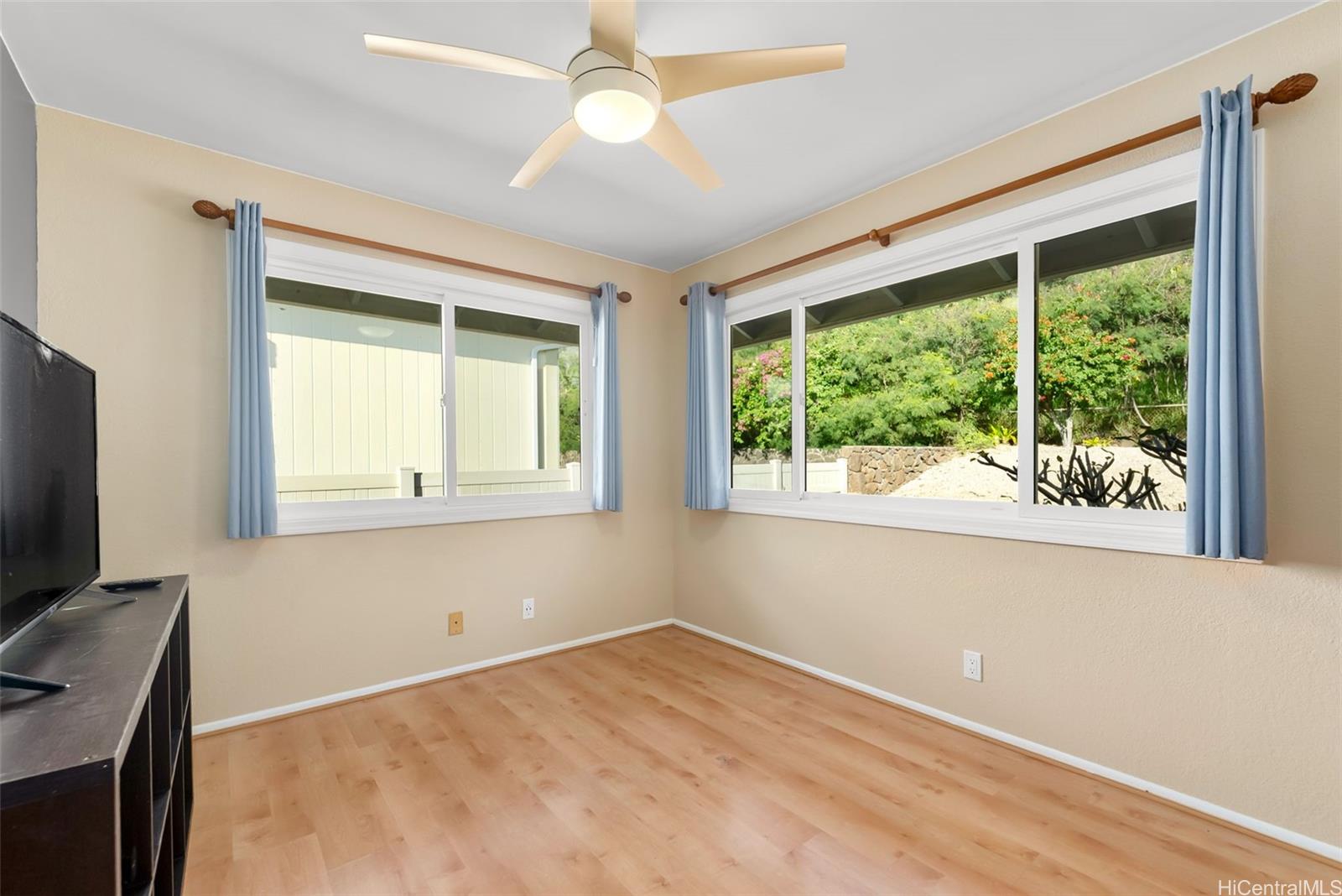 1357  Kaeleku Street Kalama Valley, Hawaii Kai home - photo 16 of 25