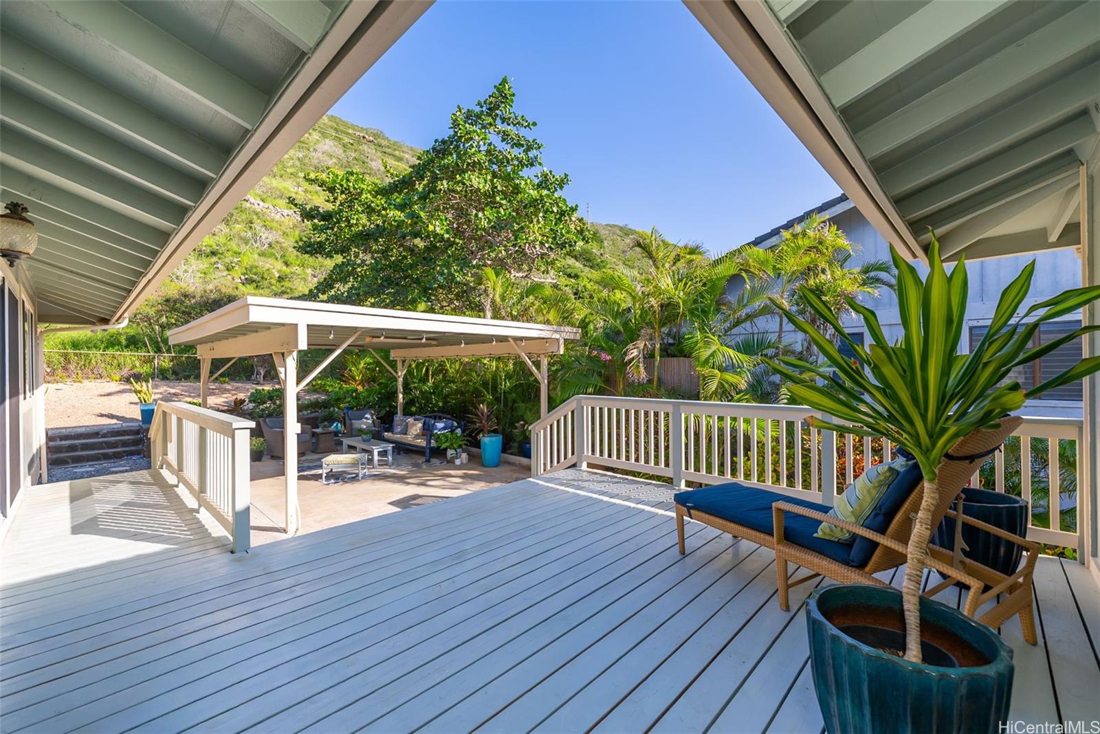 1357  Kaeleku Street Kalama Valley, Hawaii Kai home - photo 22 of 25